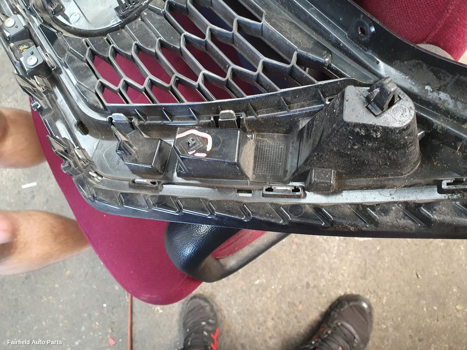 2017-2021 Nissan Qashqai Grille