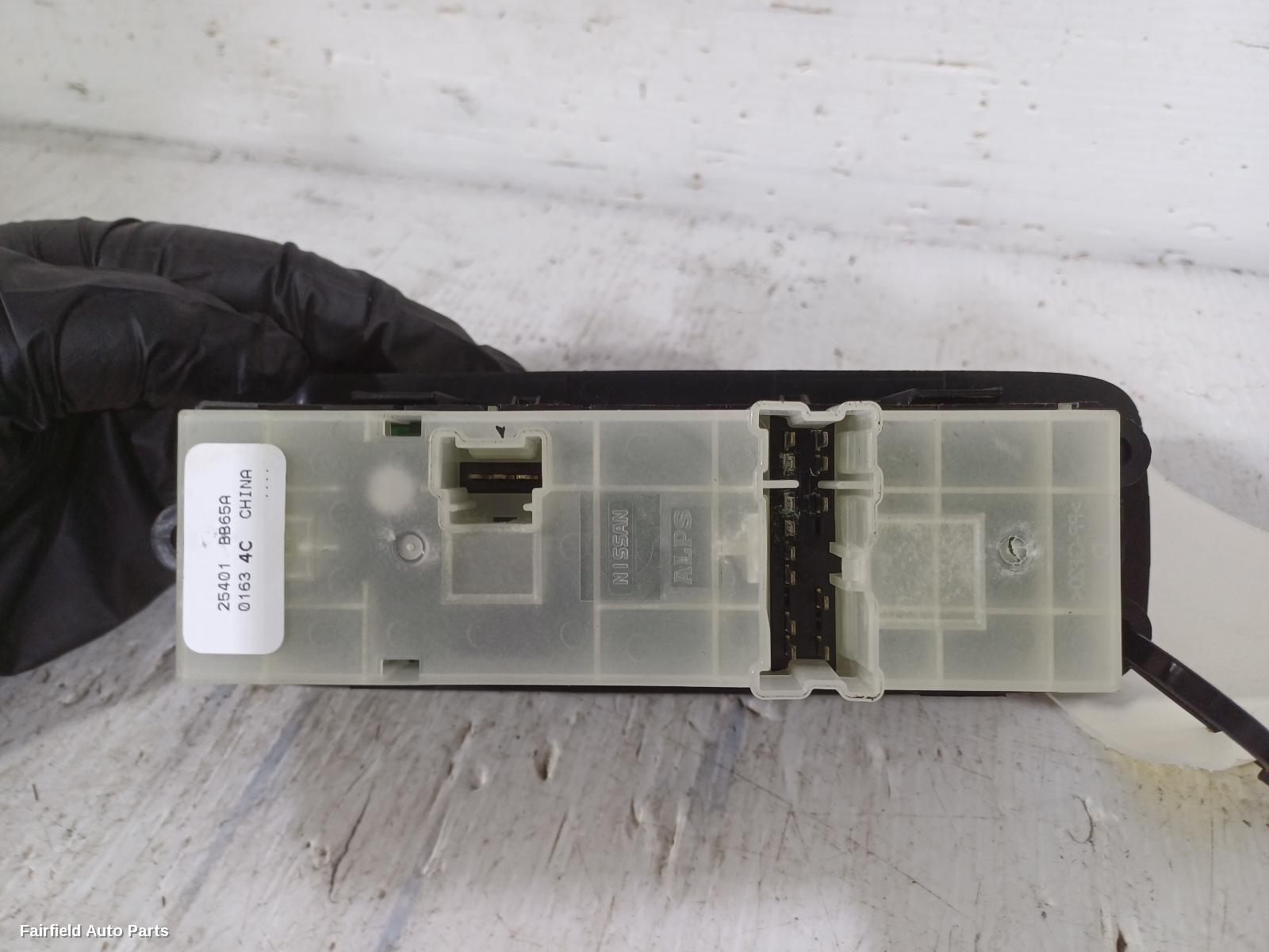 2007-2014 Nissan Dualis Pwr Dr Wind Switch