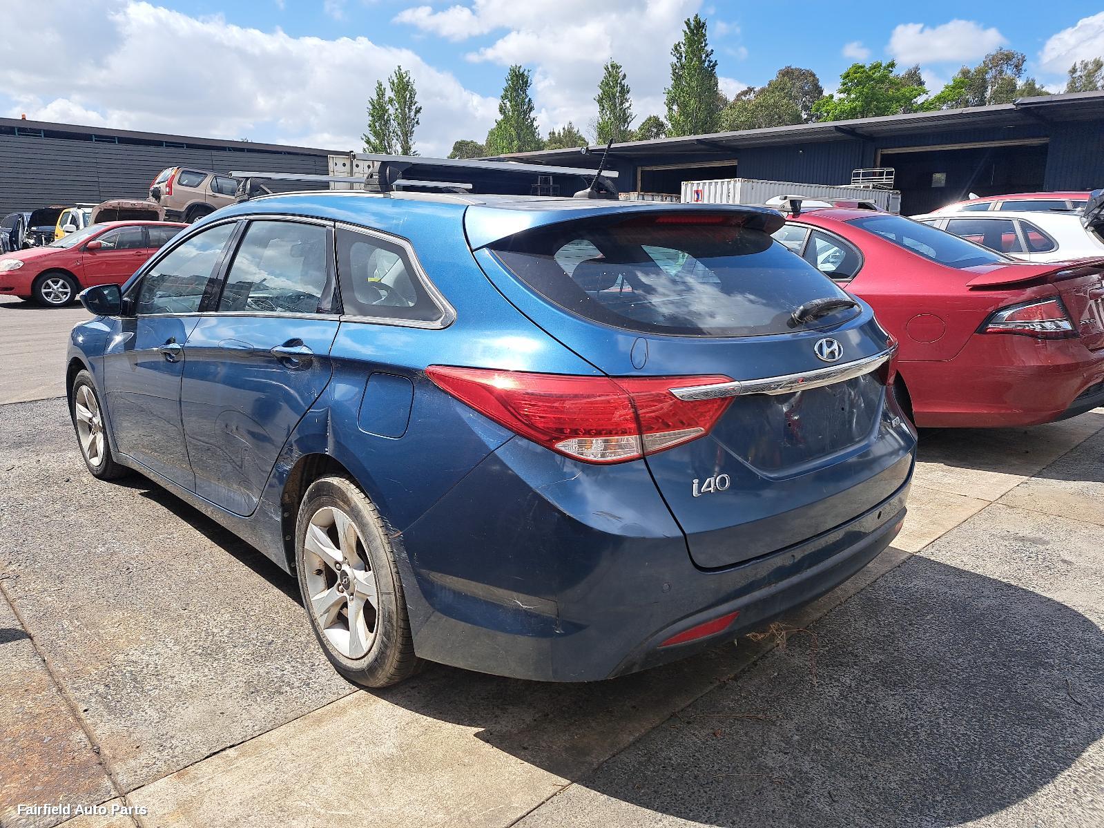 2013 Hyundai I40 Right Rear Door Sliding