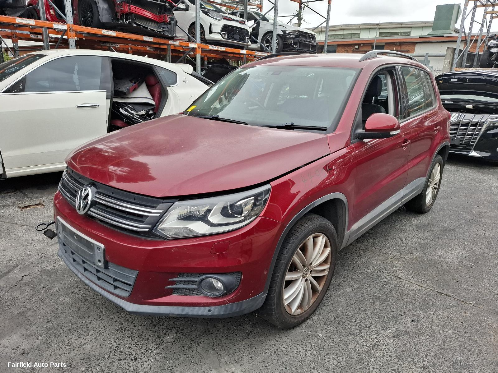 2012 Volkswagen Tiguan Left Rear Door Sliding