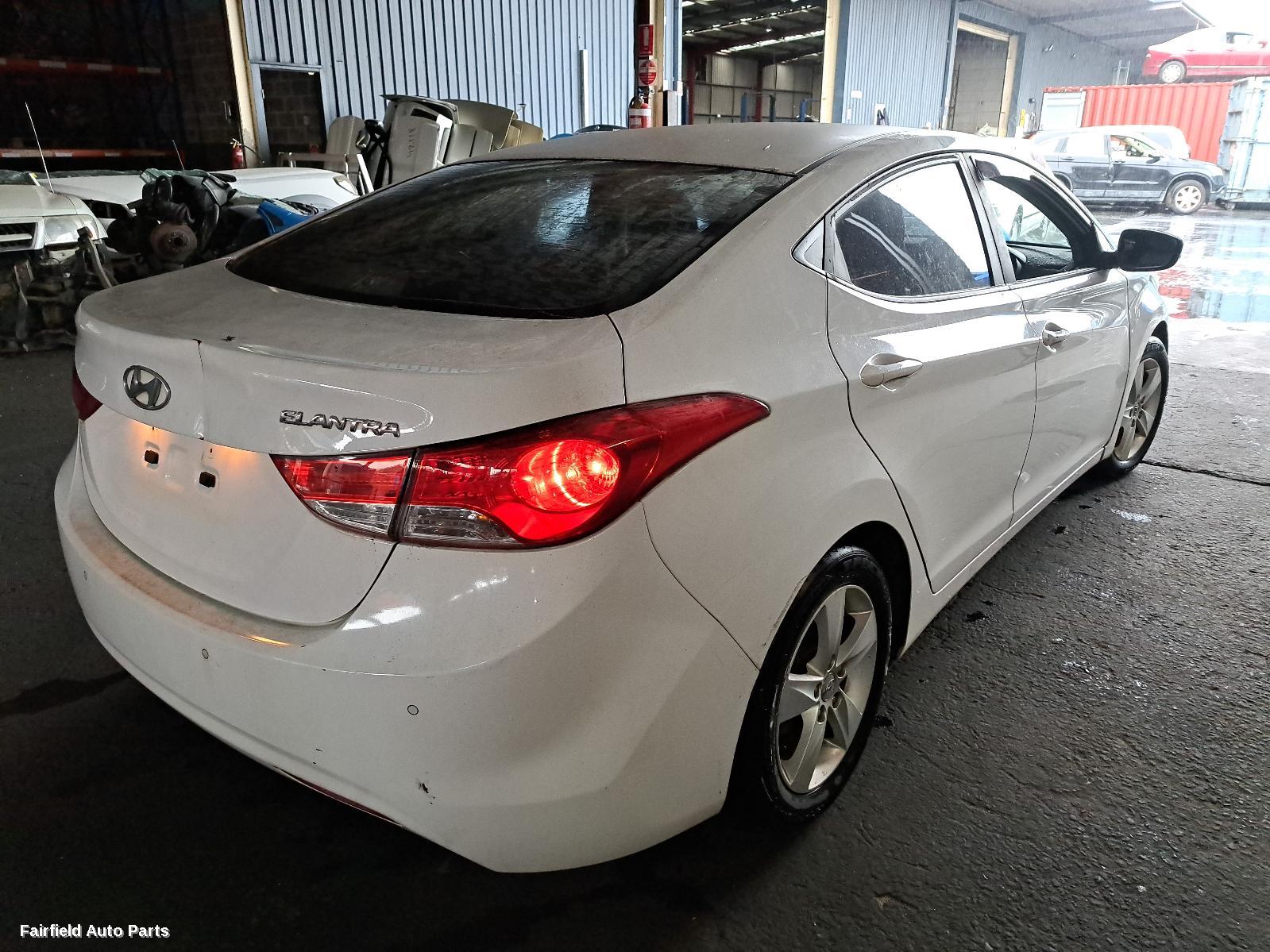 2012 Hyundai Elantra Left Taillight