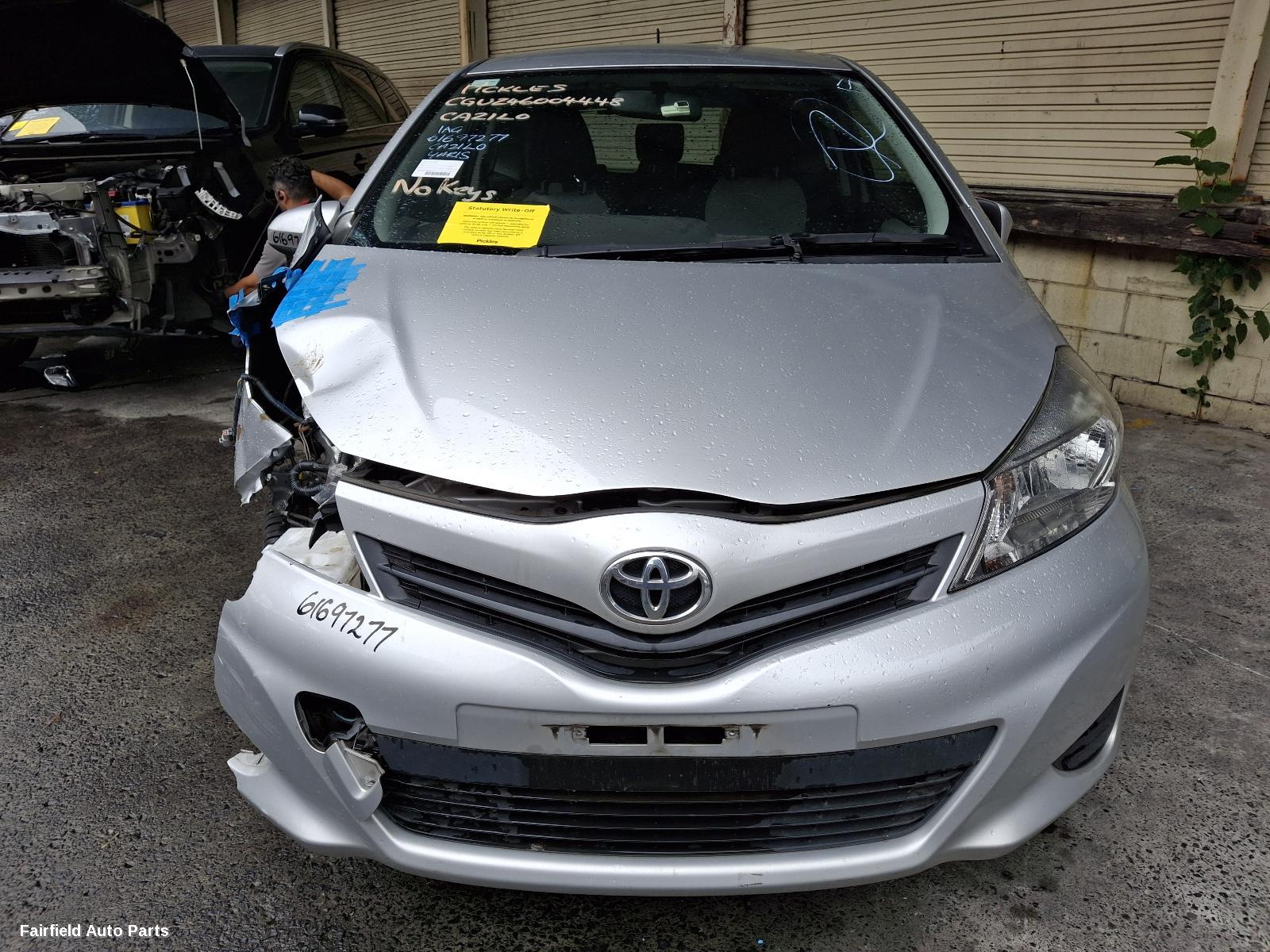 2014 Toyota Yaris Left Headlamp