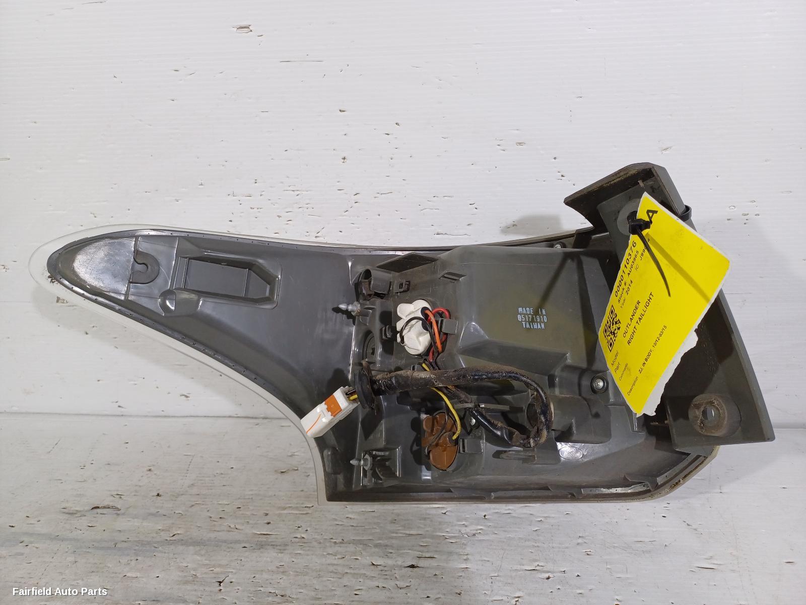 2012-2015 Mitsubishi Outlander Right Taillight