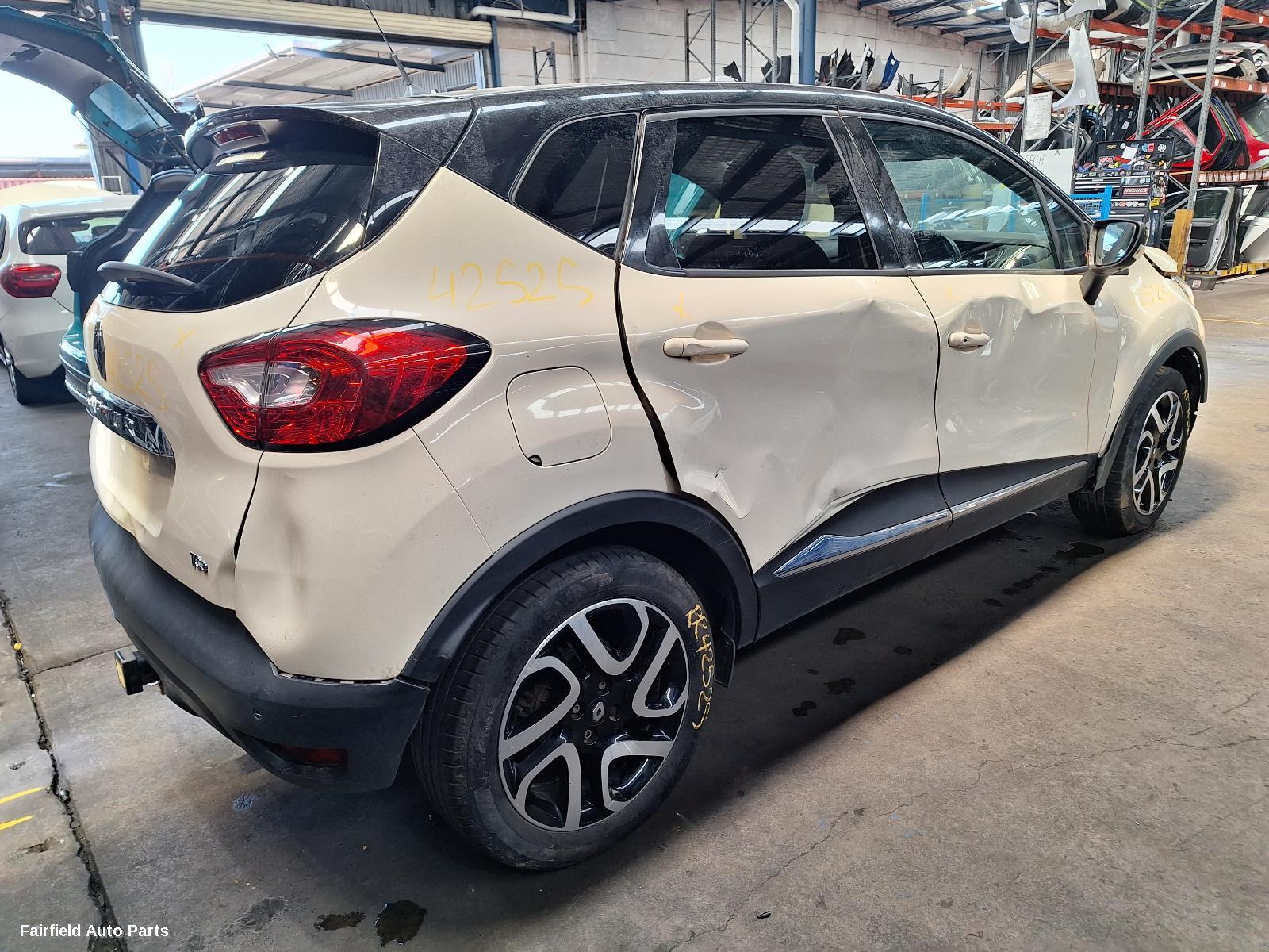 2015 Renault Captur Right Taillight