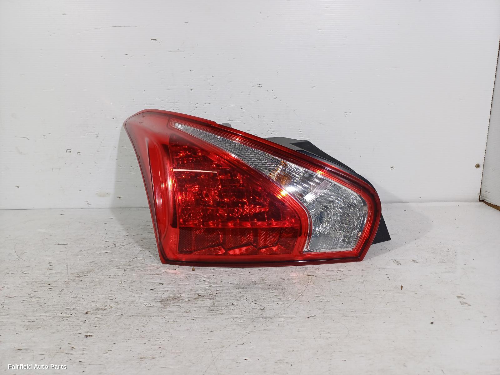 2014 Nissan Pulsar Left Taillight