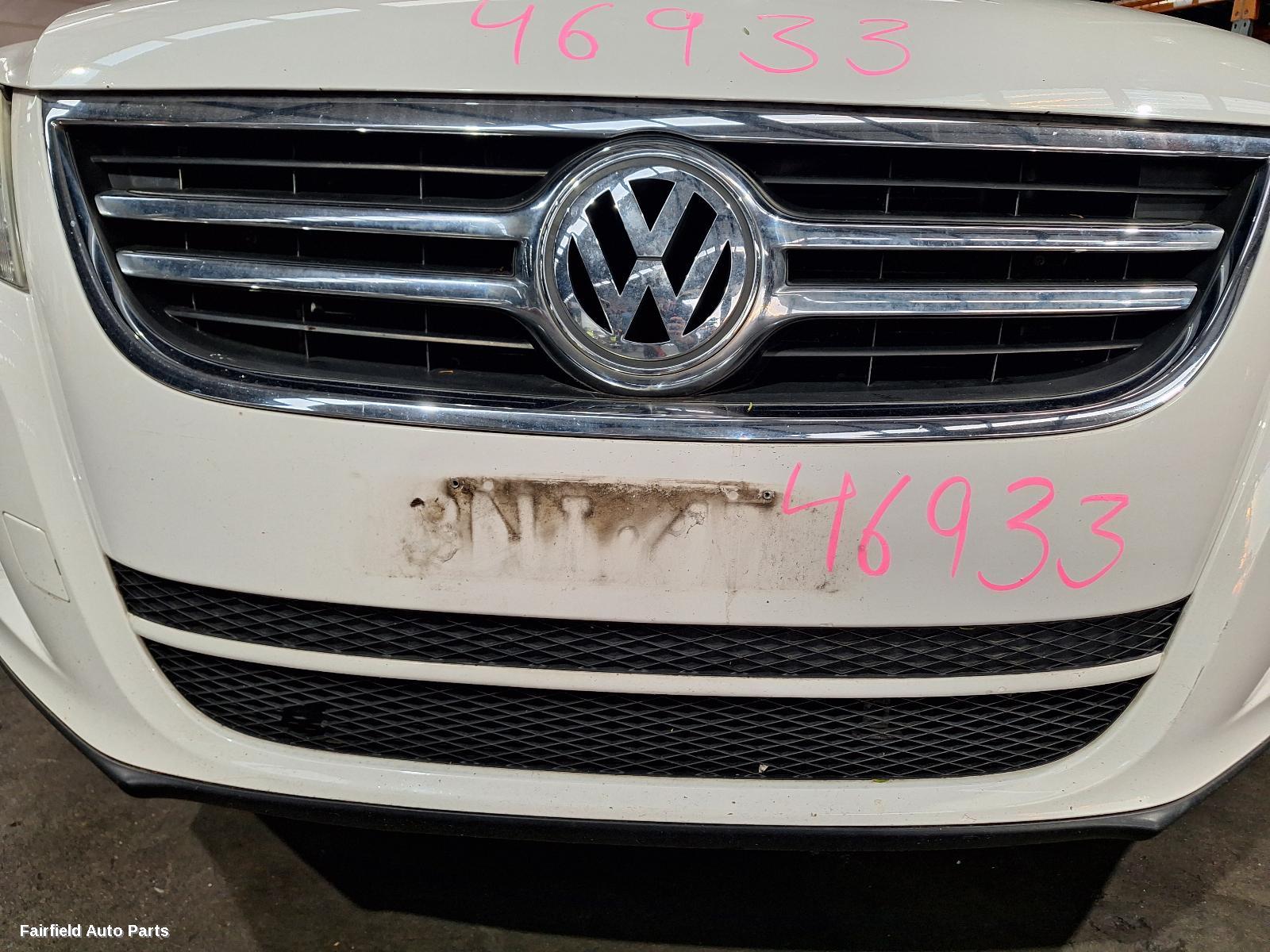 2010 Volkswagen Tiguan Left Taillight