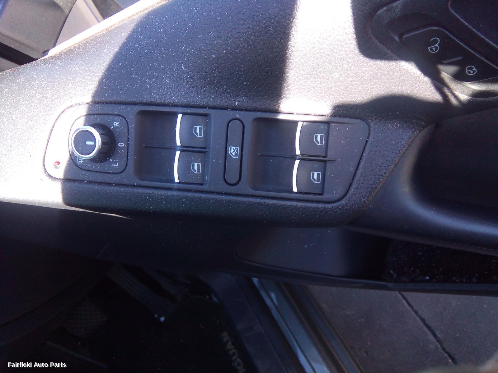2008-2016 Volkswagen Tiguan Right Guard