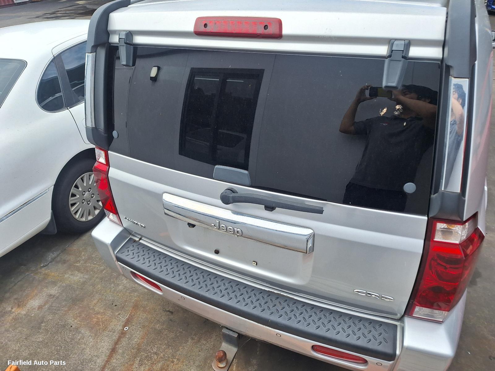 2008 Jeep Commander Right Front Door
