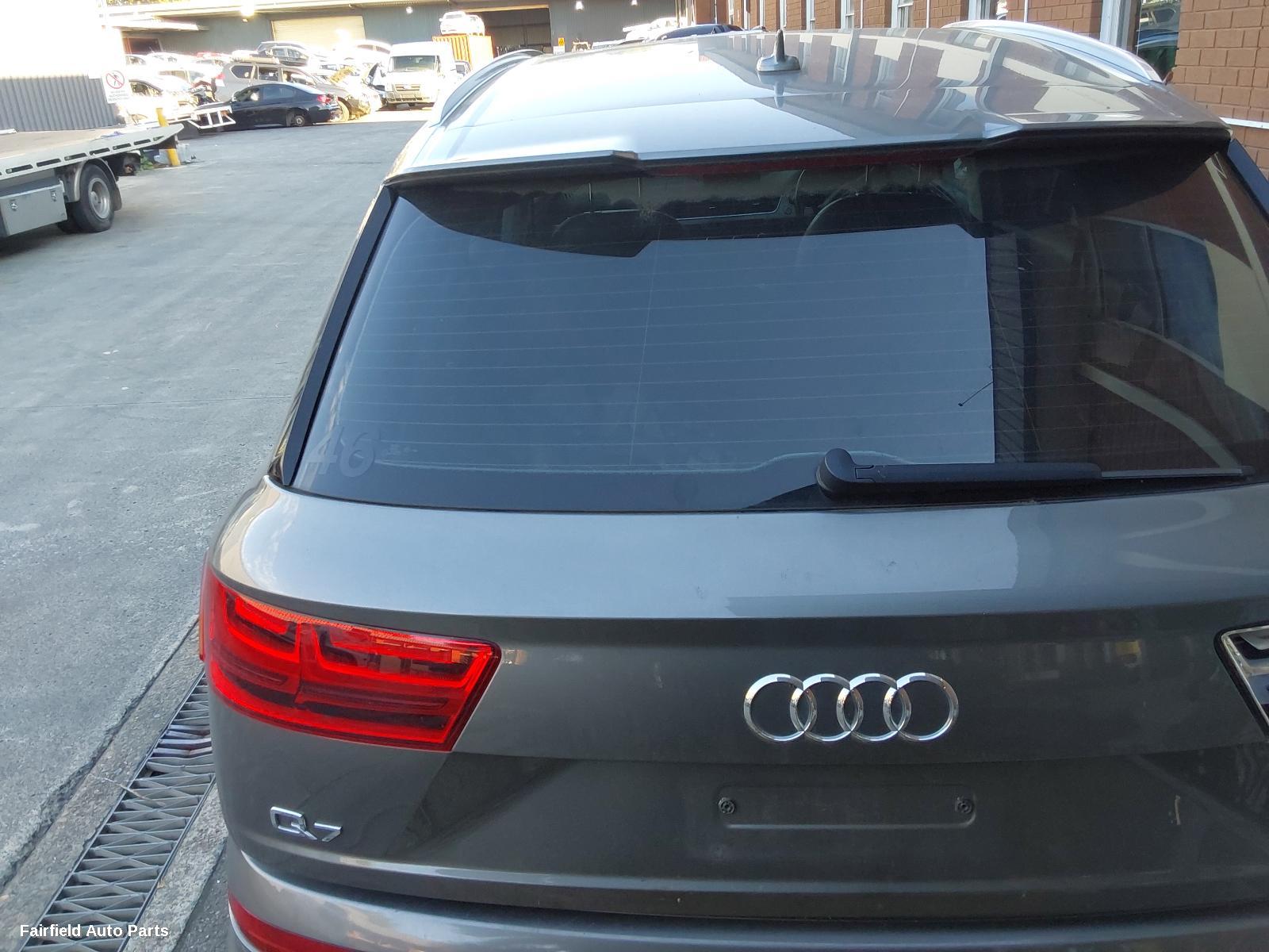 2015 Audi Q7 Left Taillight
