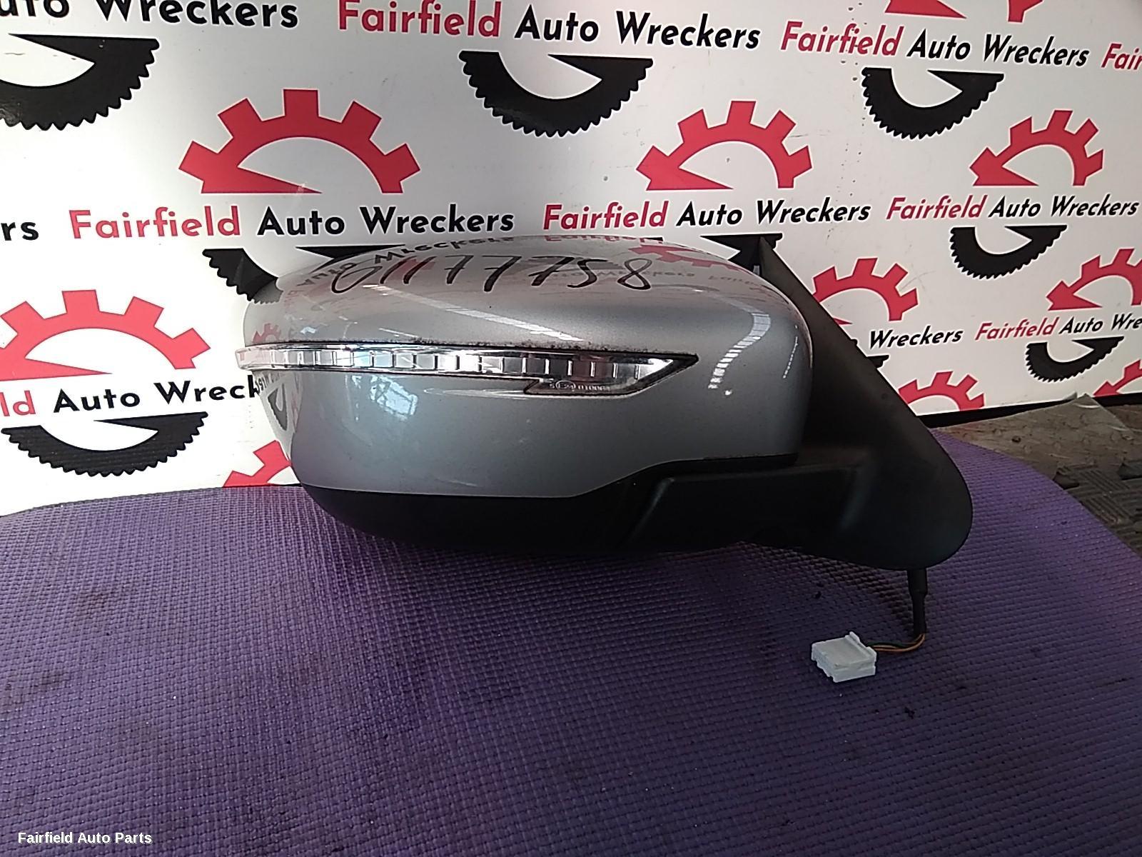 2015-2019 Nissan Juke Right Door Mirror