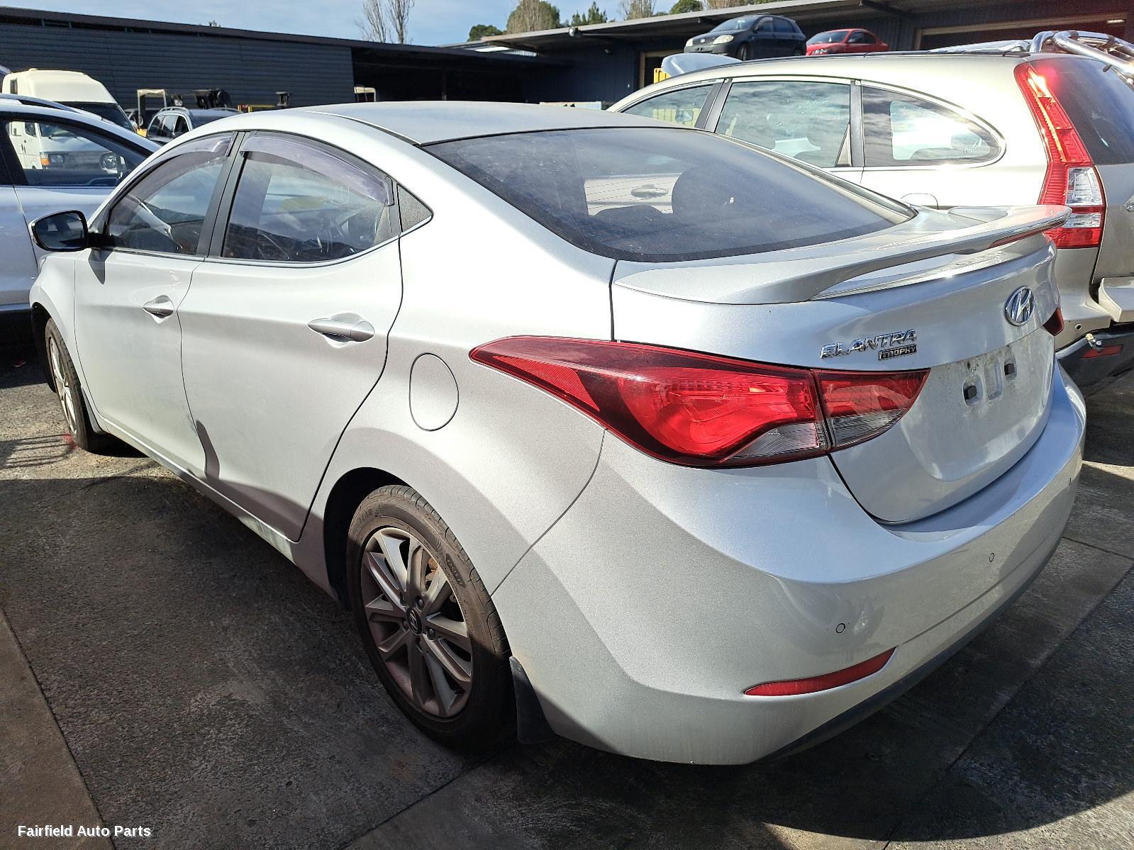 2014 Hyundai Elantra Left Taillight