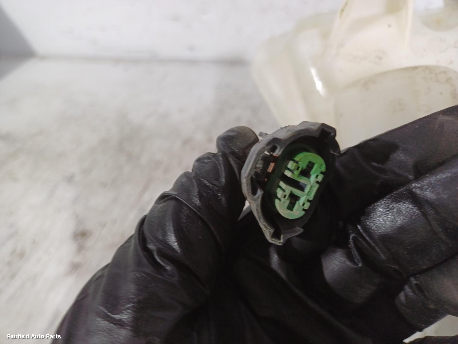 2011-2019 Toyota Yaris Washer Bottle