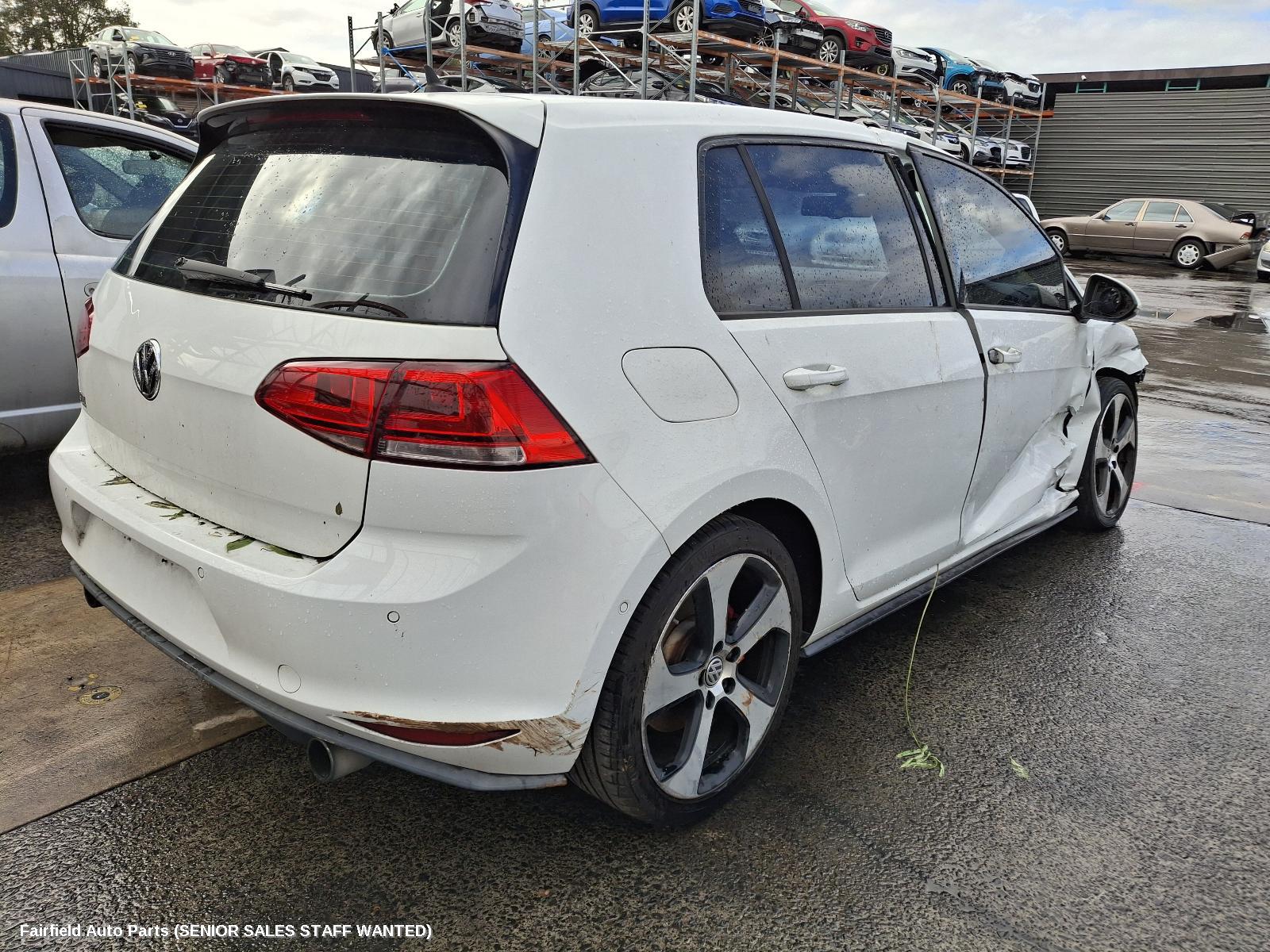 2014 Volkswagen Golf Right Taillight