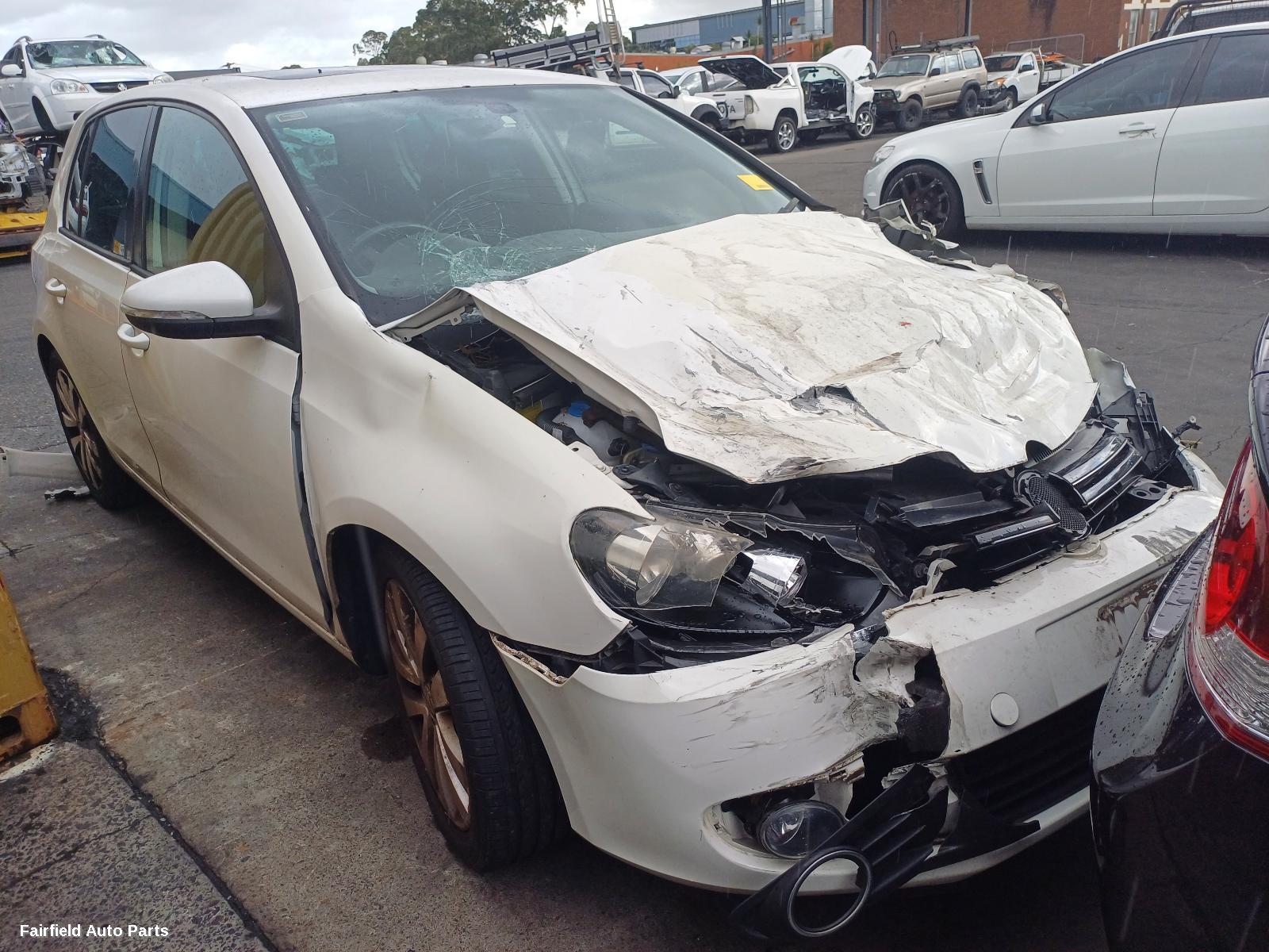 2009 Volkswagen Golf Left Taillight