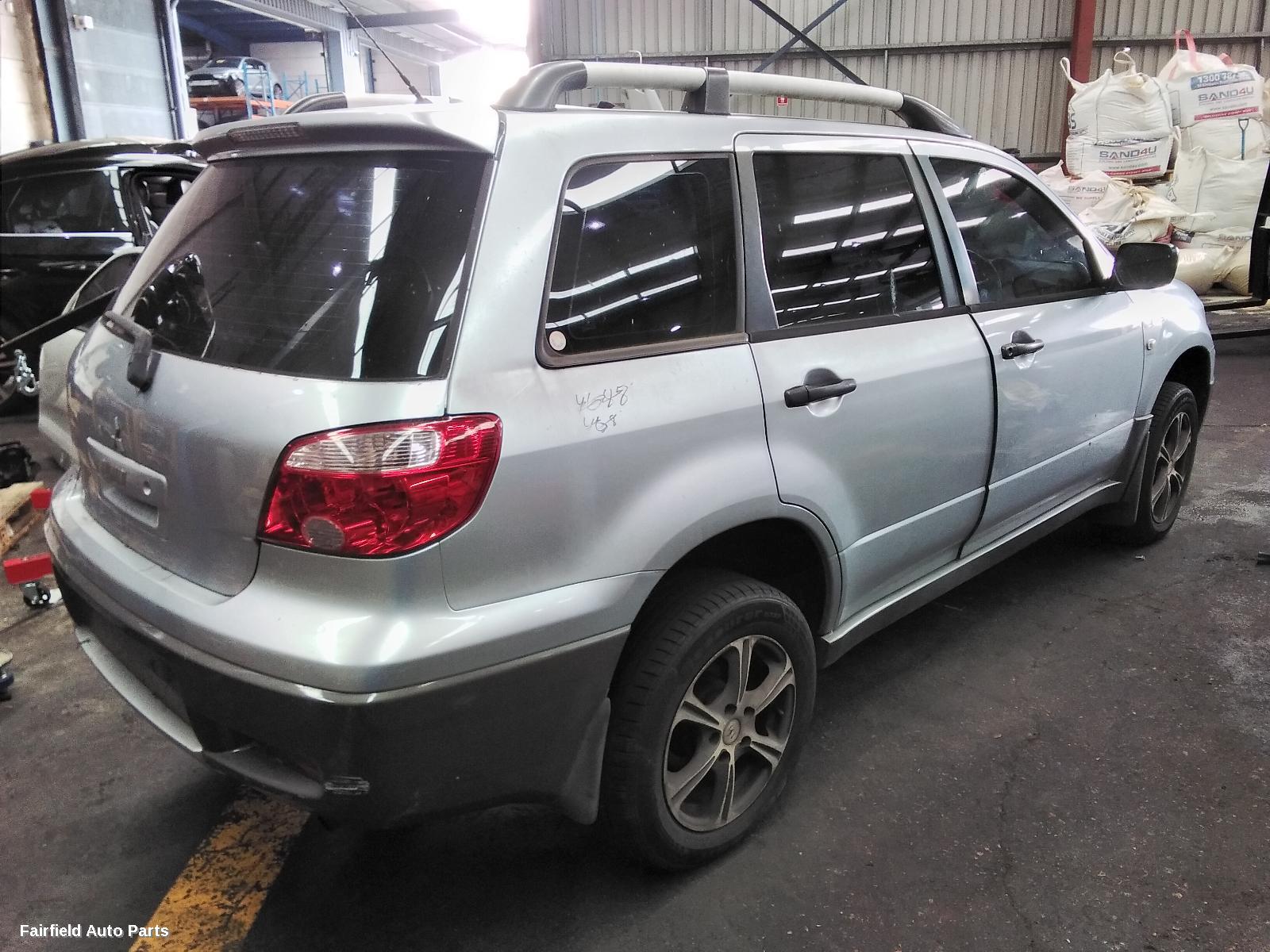 2002-2006 Mitsubishi Outlander Right Door Mirror