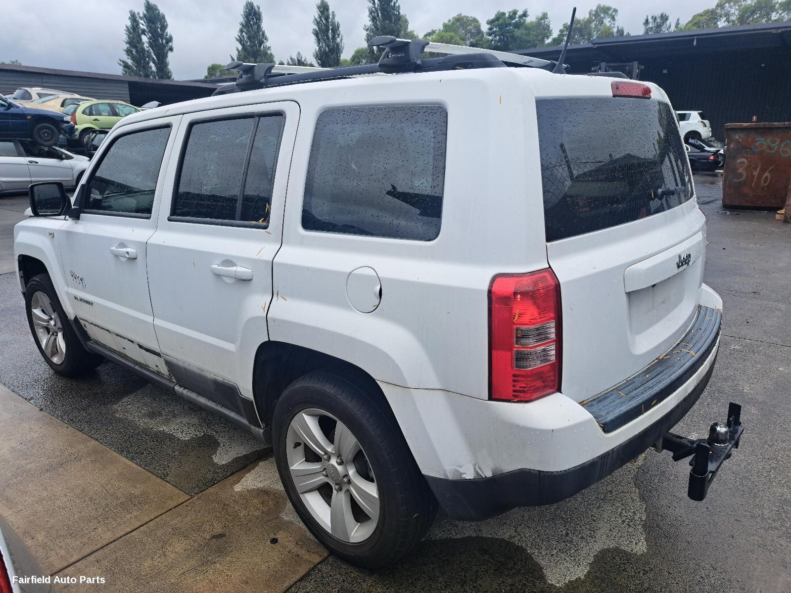 2011 Jeep Patriot Right Front Door