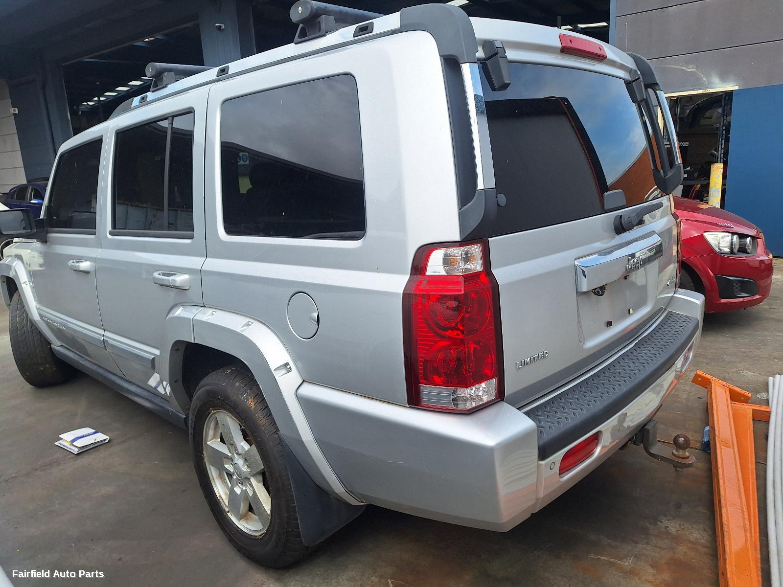 2008 Jeep Commander Left Guard