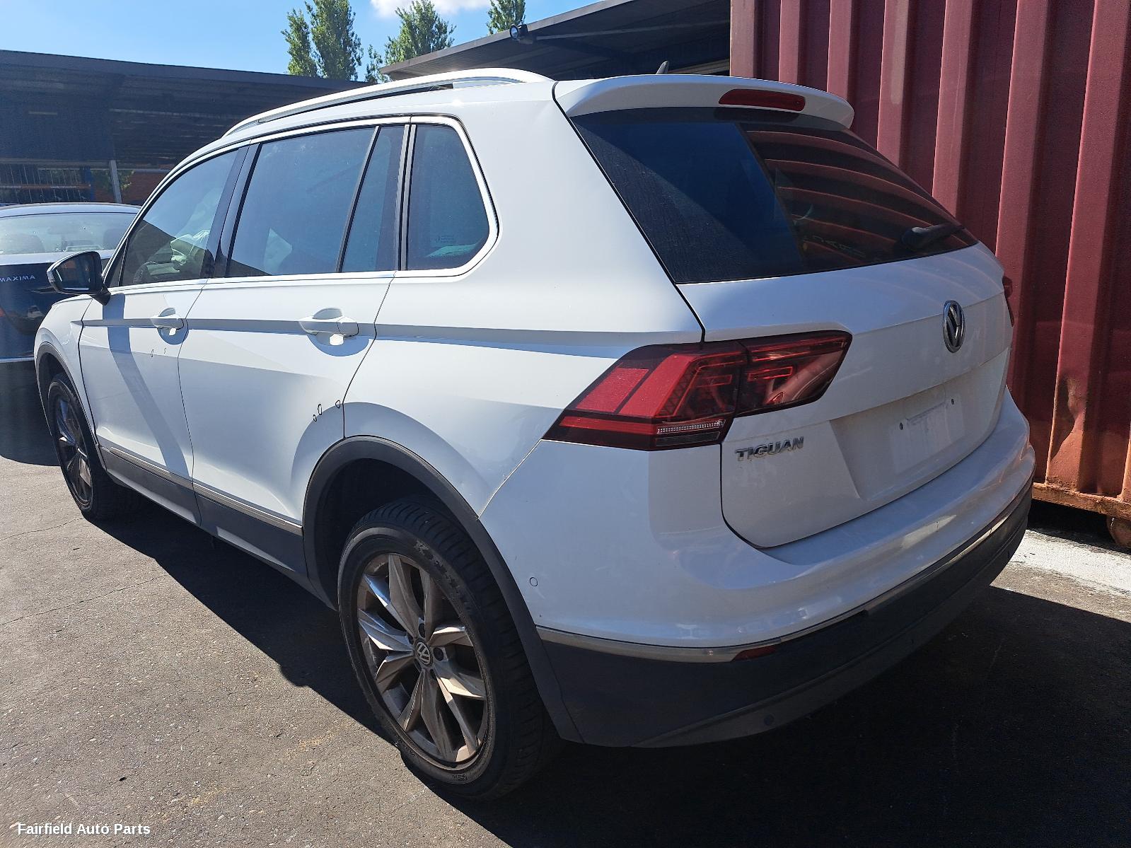 2017 Volkswagen Tiguan Right Taillight