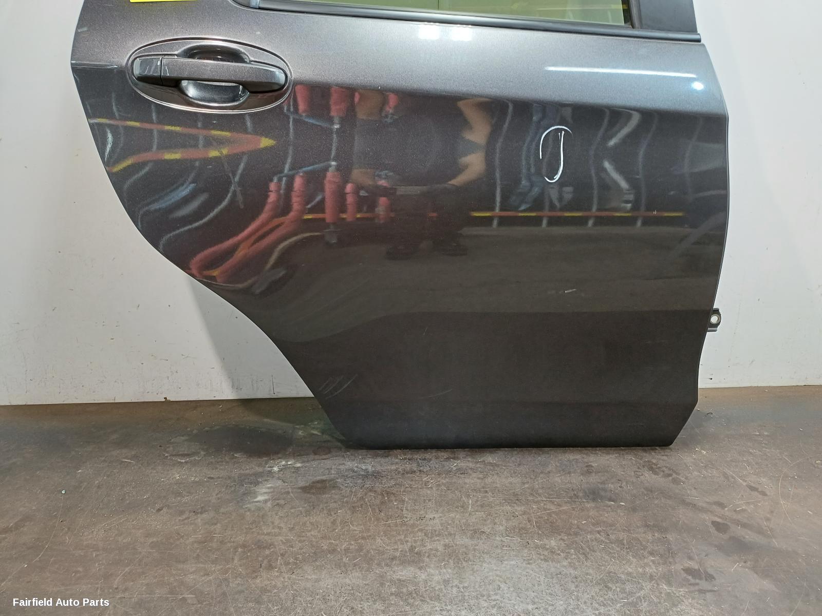 2011-2019 Toyota Yaris Right Rear Door Sliding