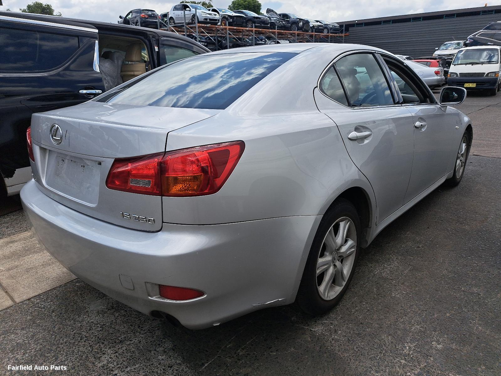 2006 Lexus Is250/is250c Left Indicator Fog Side