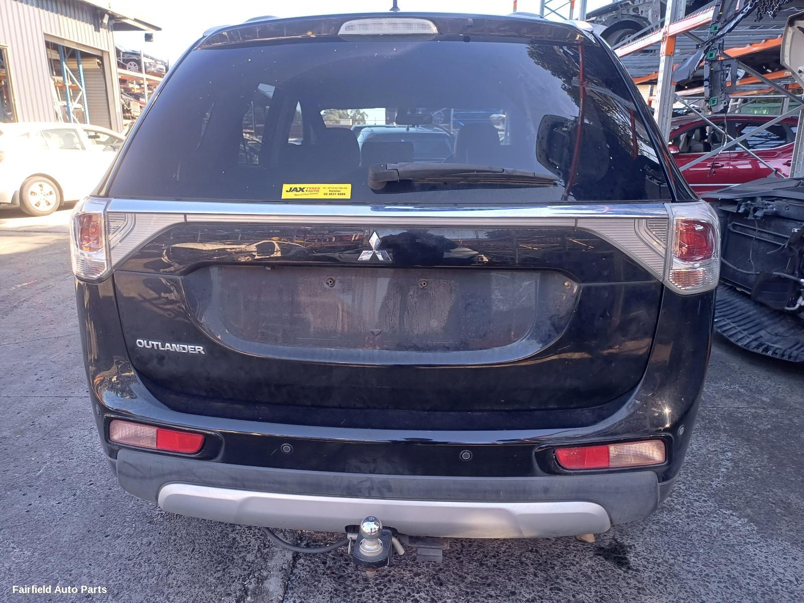 2012-2015 Mitsubishi Outlander Left Rear Door Sliding