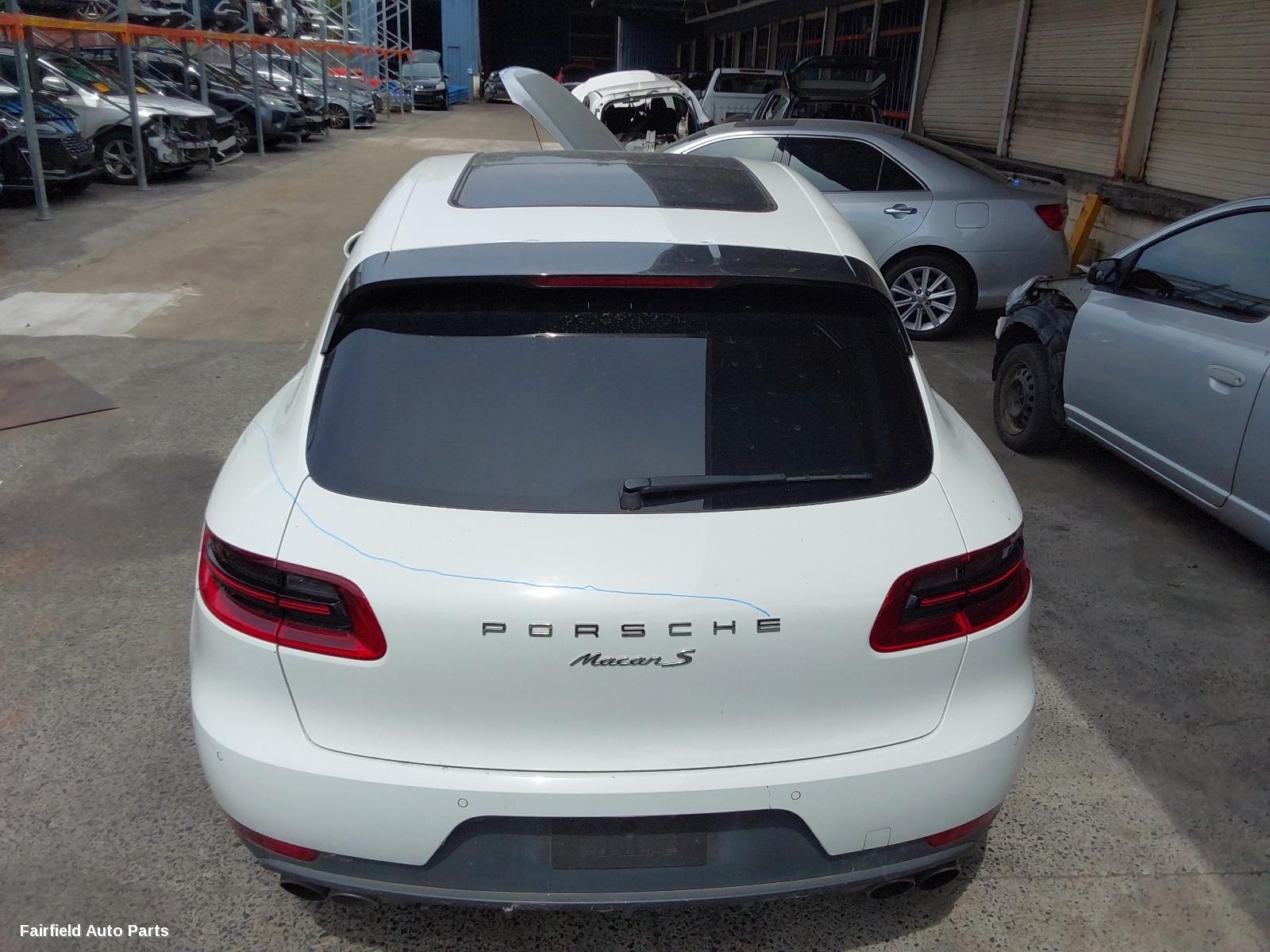 2014 Porsche Macan Left Rear Hub Assembly