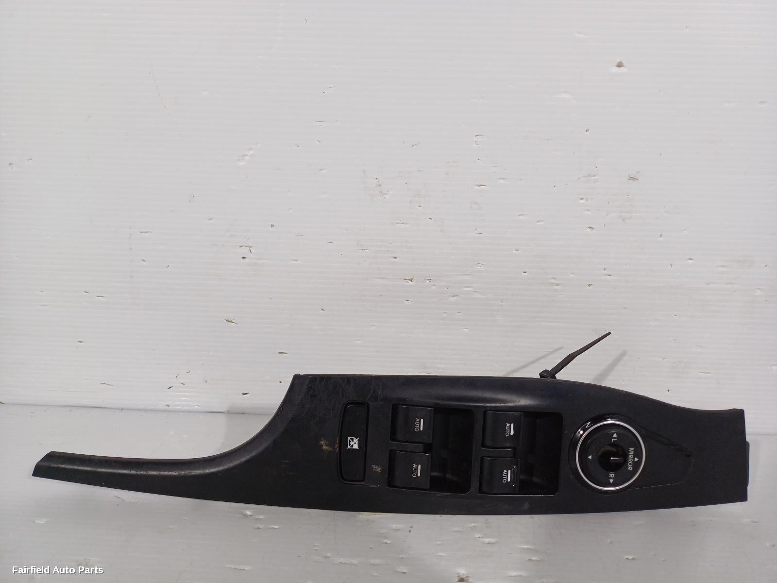 2011-2015 Hyundai I40 Pwr Dr Wind Switch