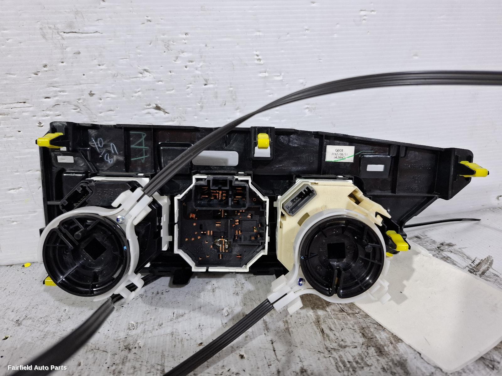 2013-2019 Toyota Corolla Heater Ac Controls