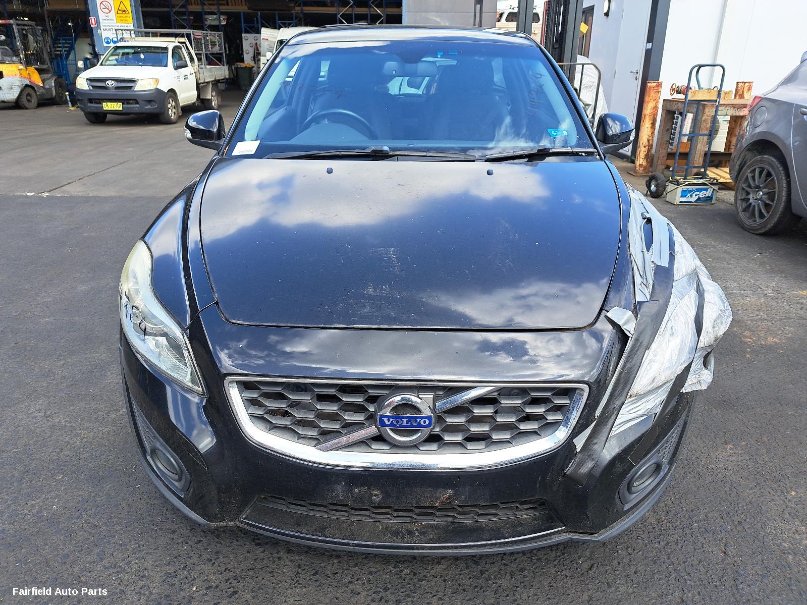 2010-2013 Volvo C30 Right Guard