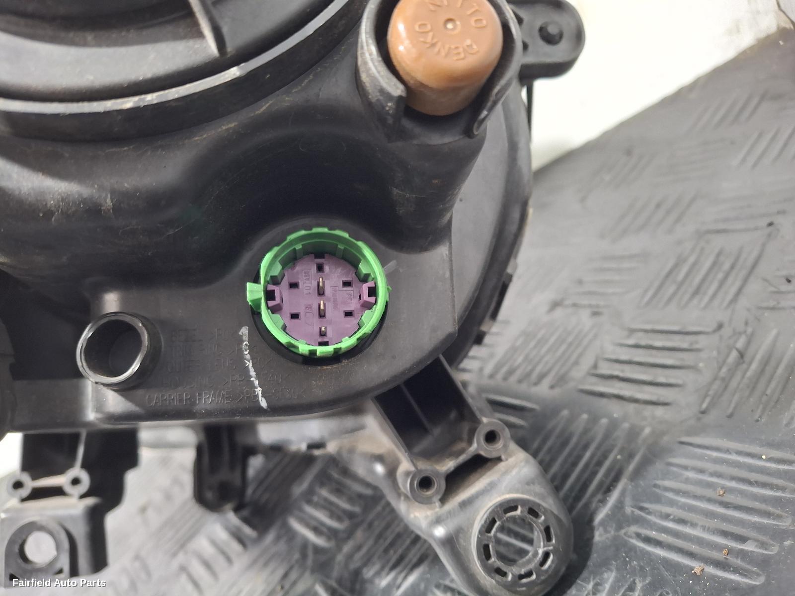 2014-2018 Jeep Cherokee Right Headlamp