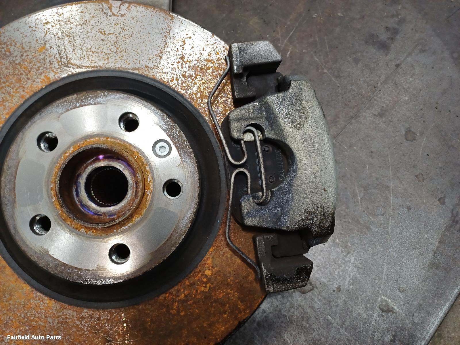 2017-2025 Volvo Xc60 Right Front Hub Assembly