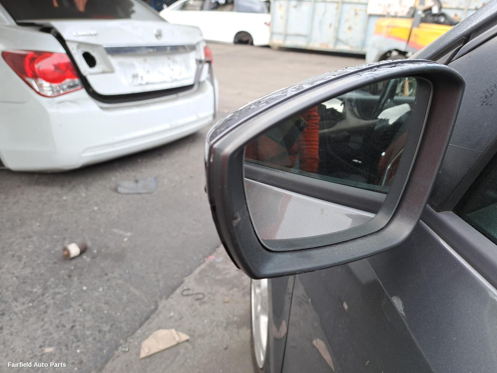 2010-2014 Volkswagen Polo Left Door Mirror