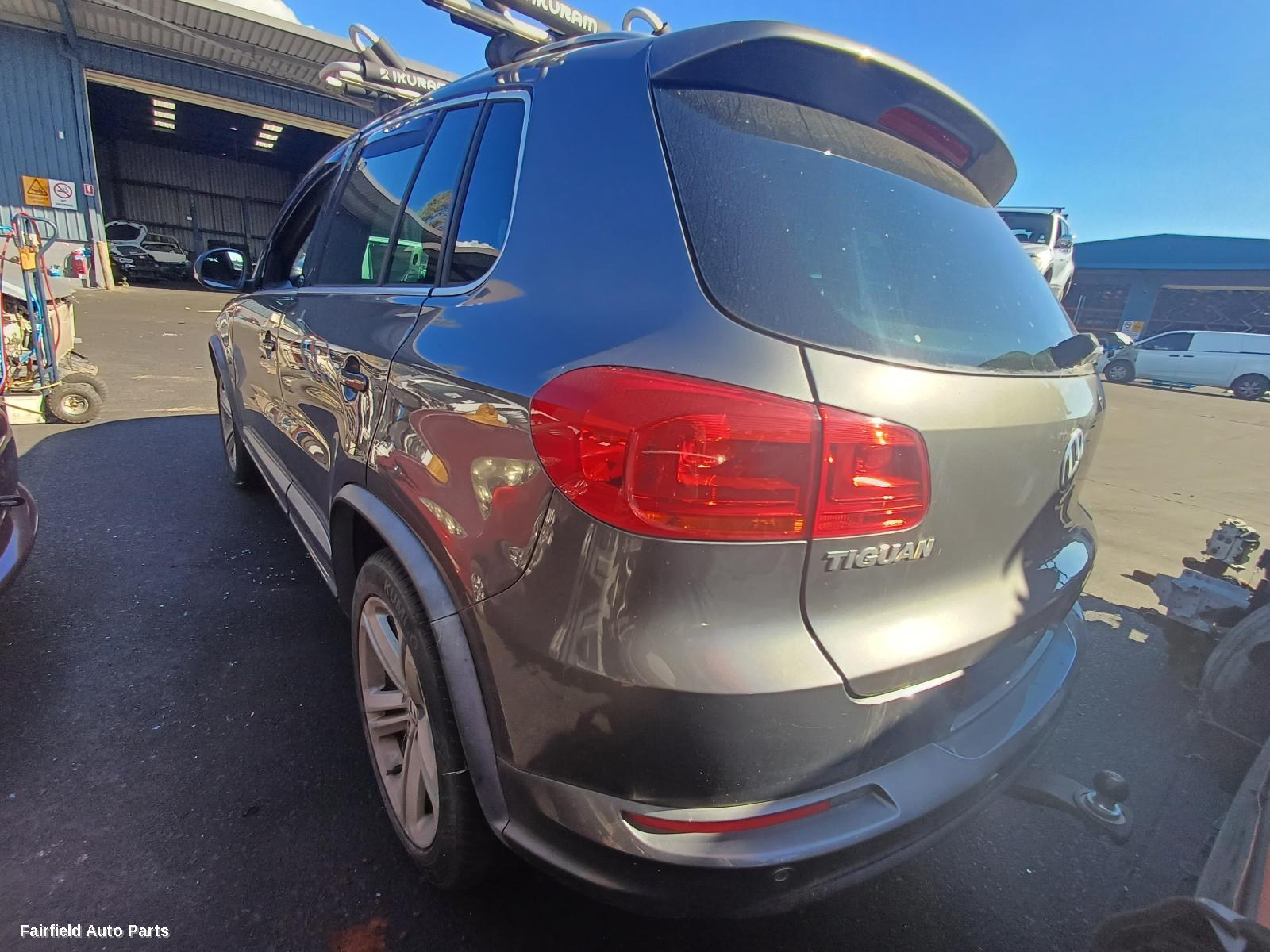 2008-2016 Volkswagen Tiguan Left Front Door