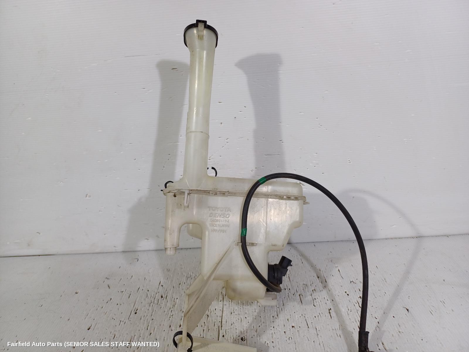 2006-2016 Toyota Yaris Washer Bottle