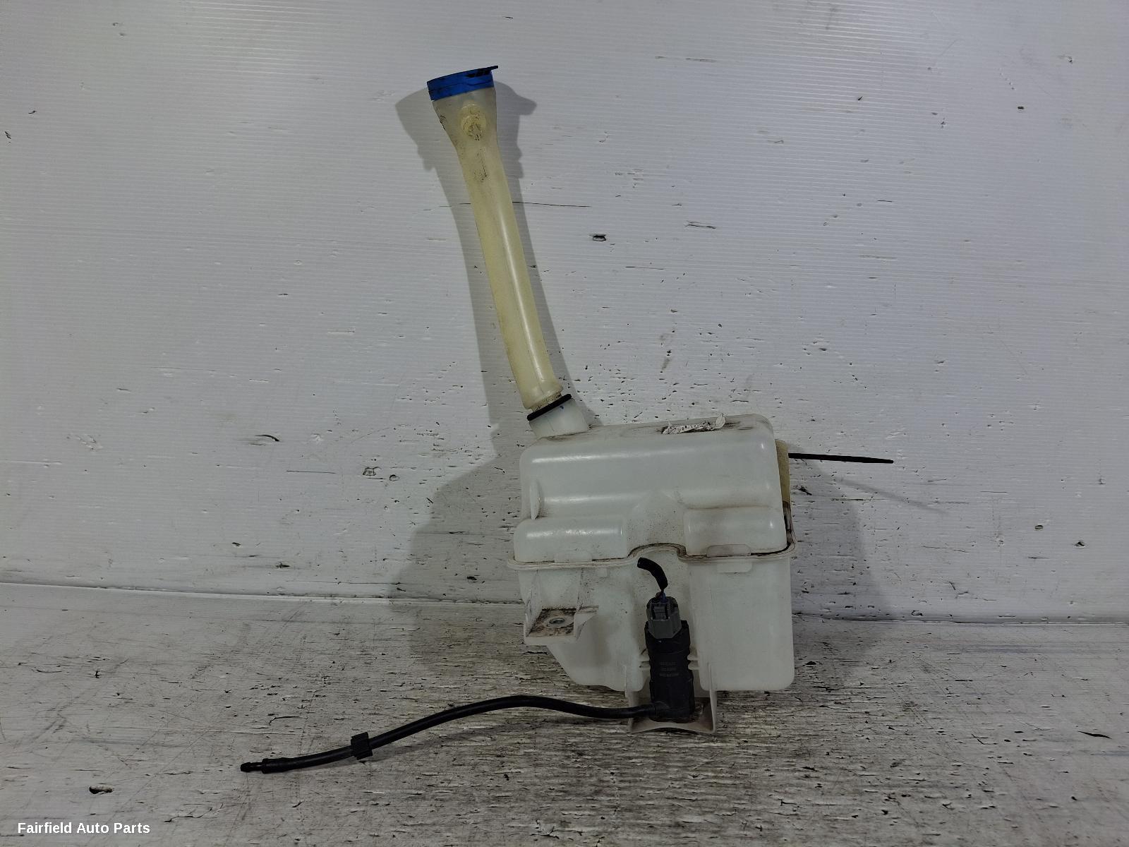 2020-2026 Ldv Deliver 9 Washer Bottle