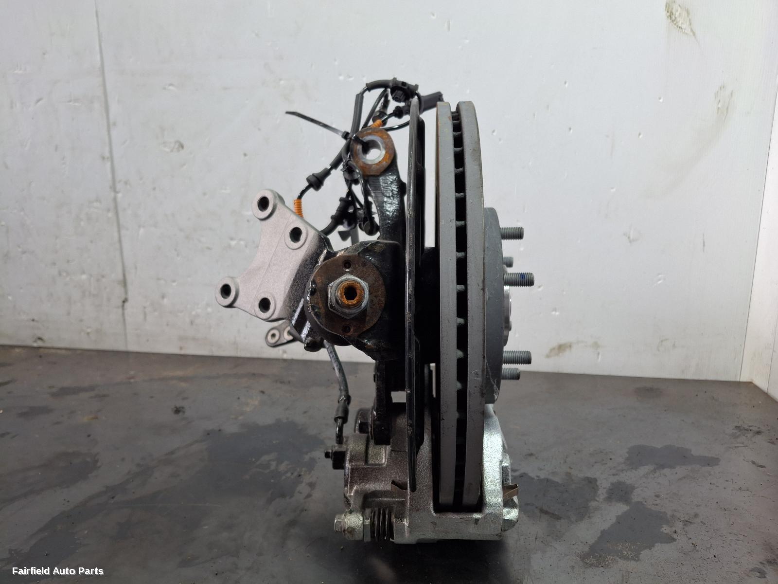 2017-2025 Ldv D90 Left Front Hub Assembly