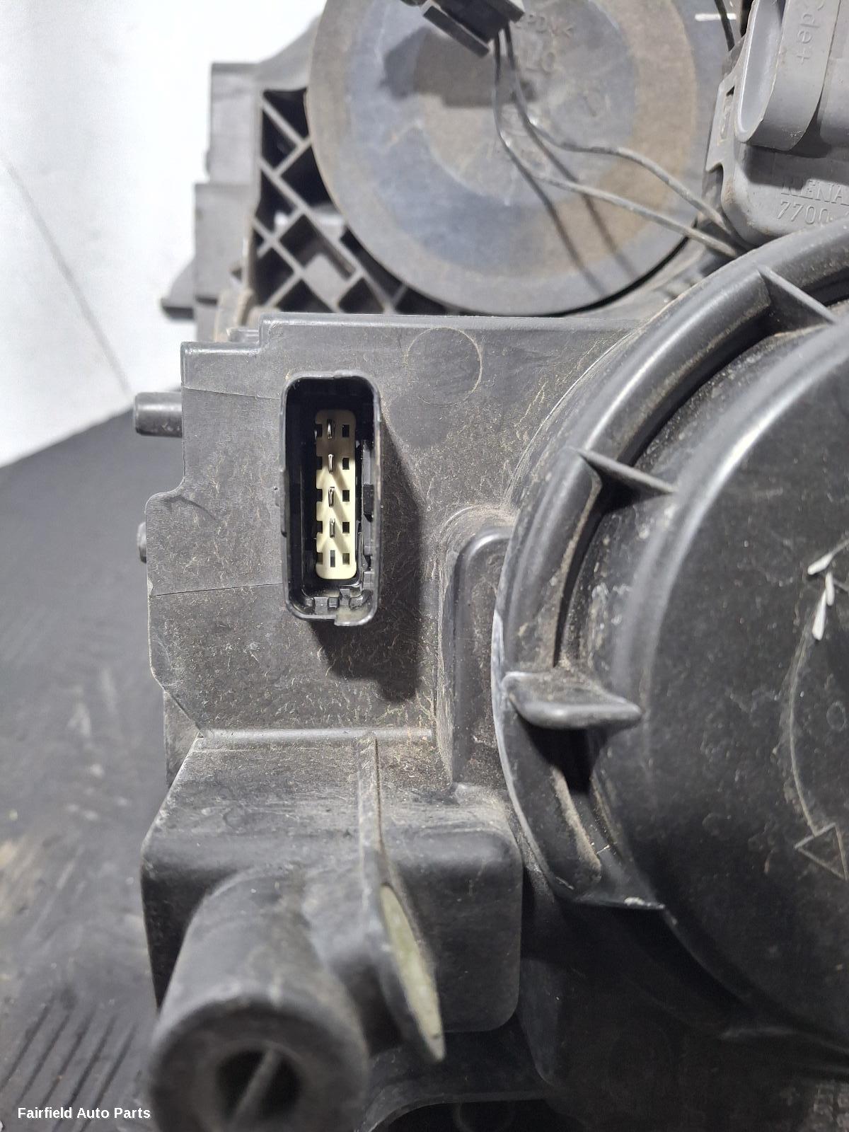 2010-2014 Nissan Dualis Right Headlamp