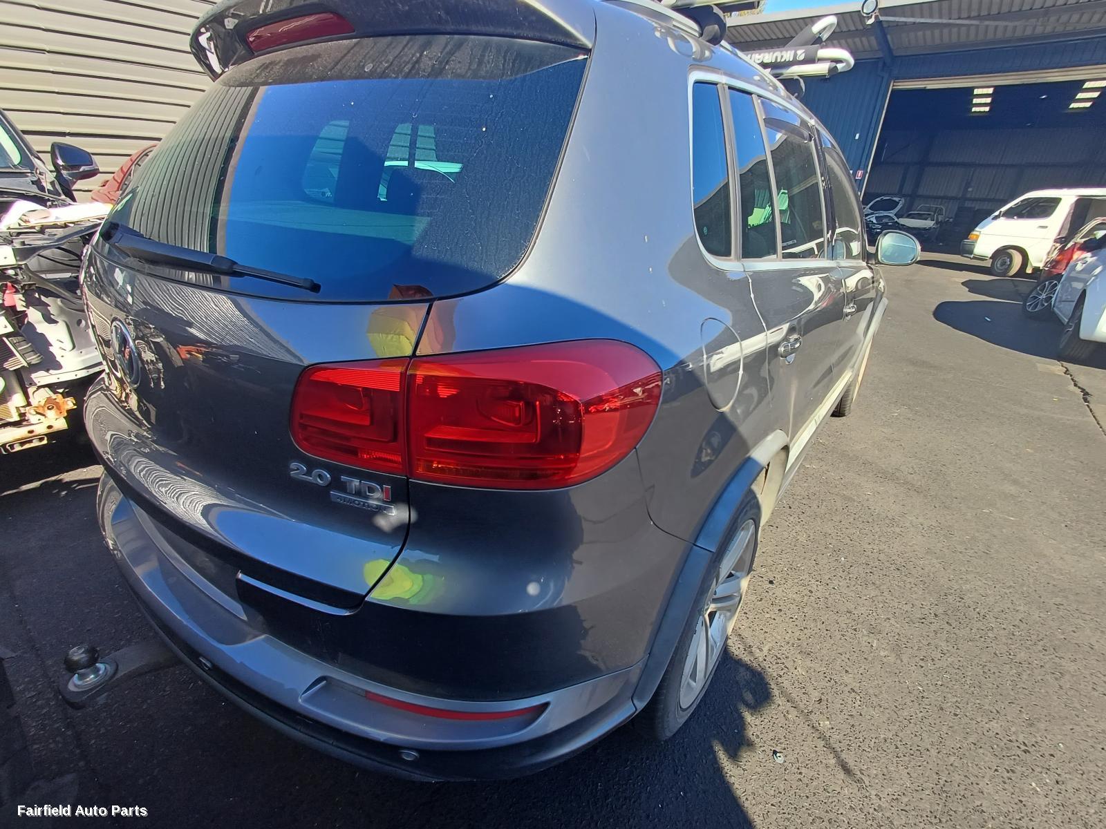 2008-2016 Volkswagen Tiguan Right Rear Door Sliding