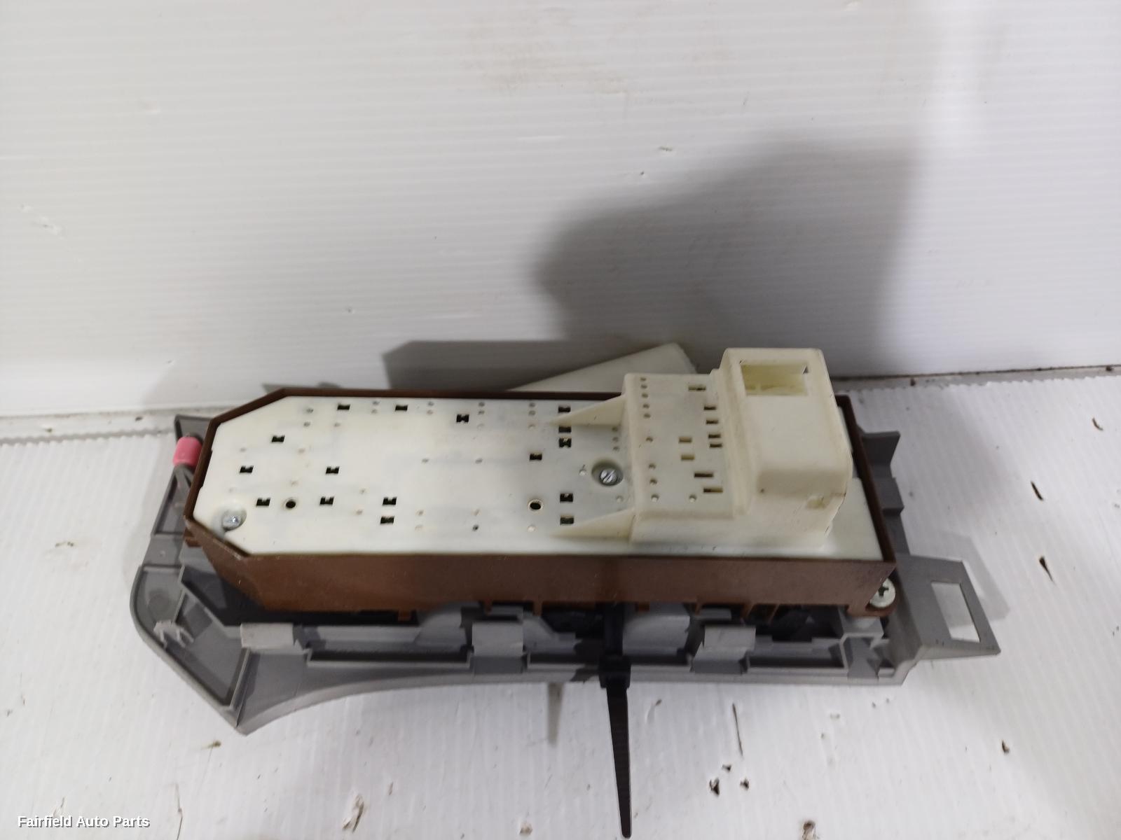 2005-2016 Toyota Yaris Pwr Dr Wind Switch