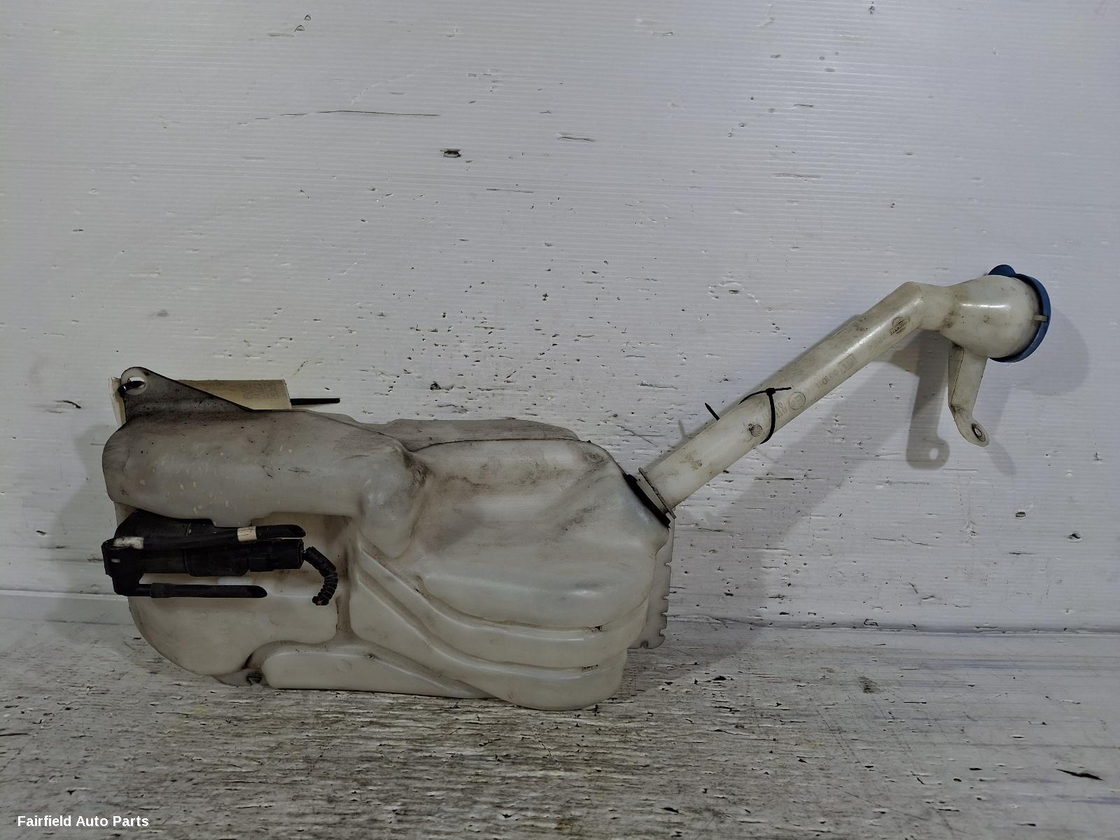 2007-2014 Nissan Dualis Washer Bottle