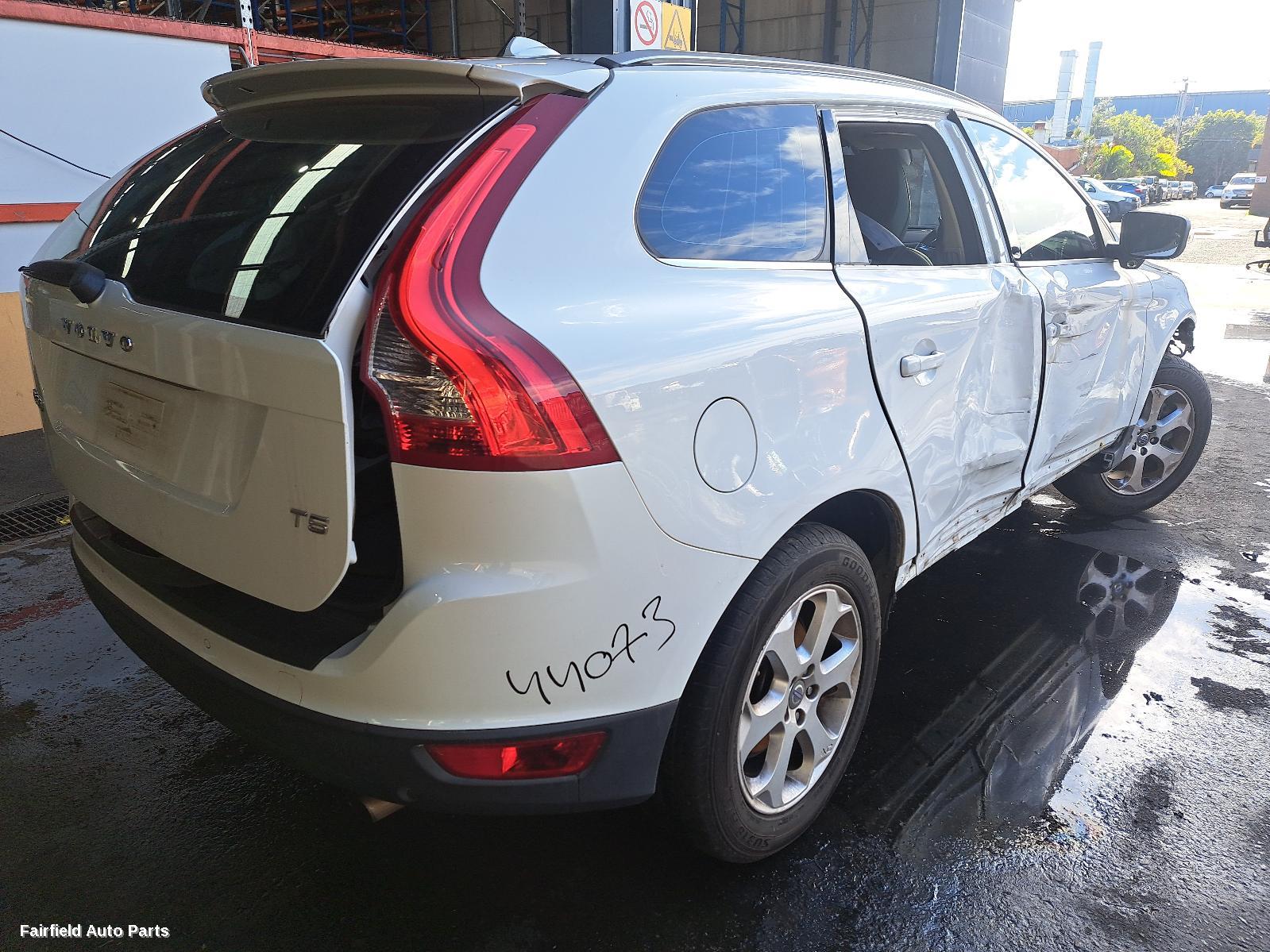2009-2017 Volvo Xc60 Left Rear Door Sliding