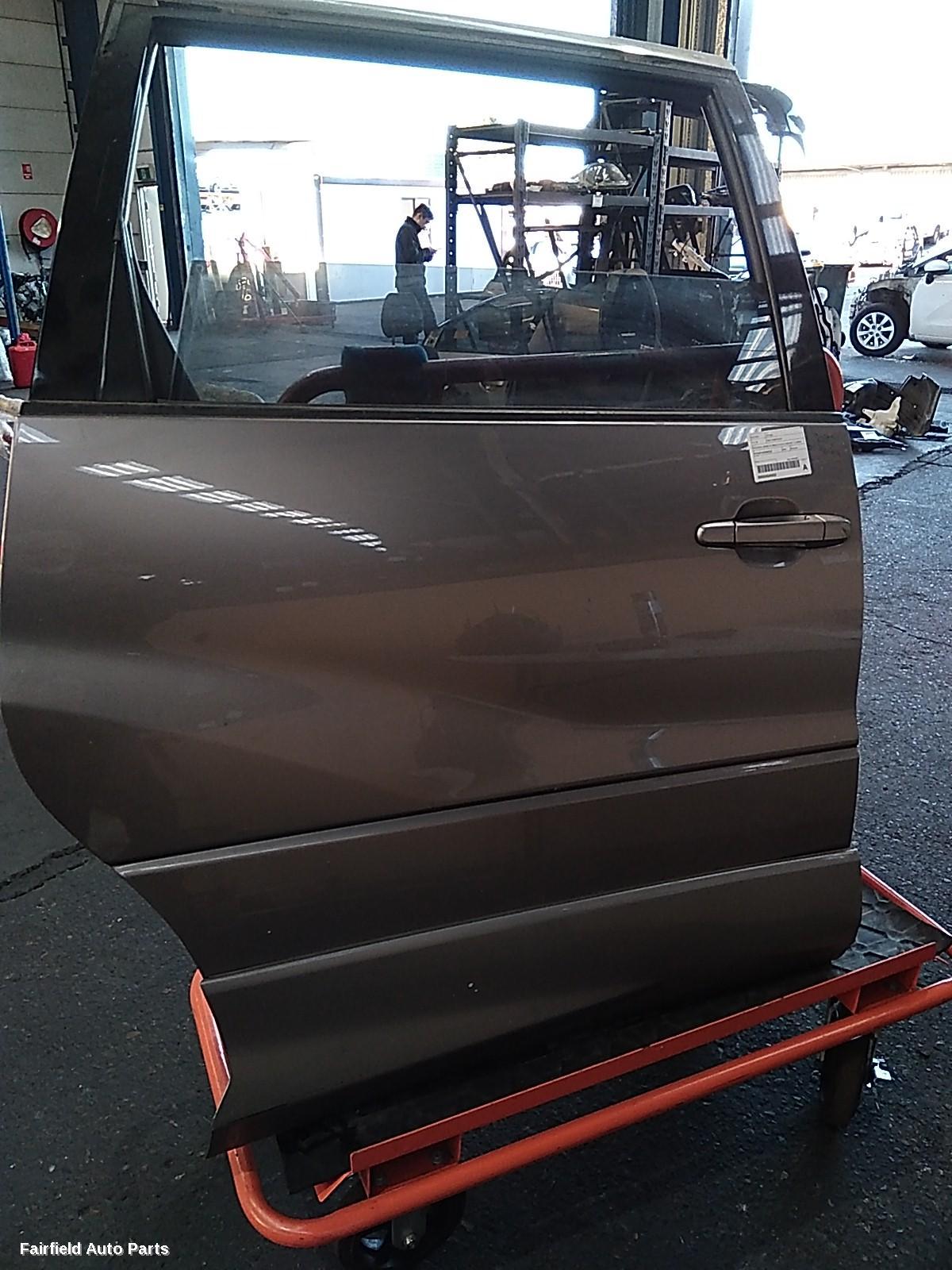 2000-2006 Toyota Estima Right Rear Door Sliding
