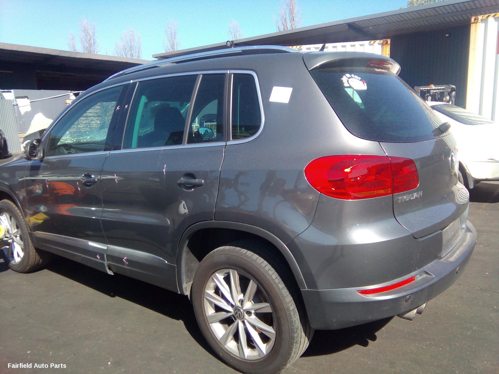 2008-2016 Volkswagen Tiguan Right Guard