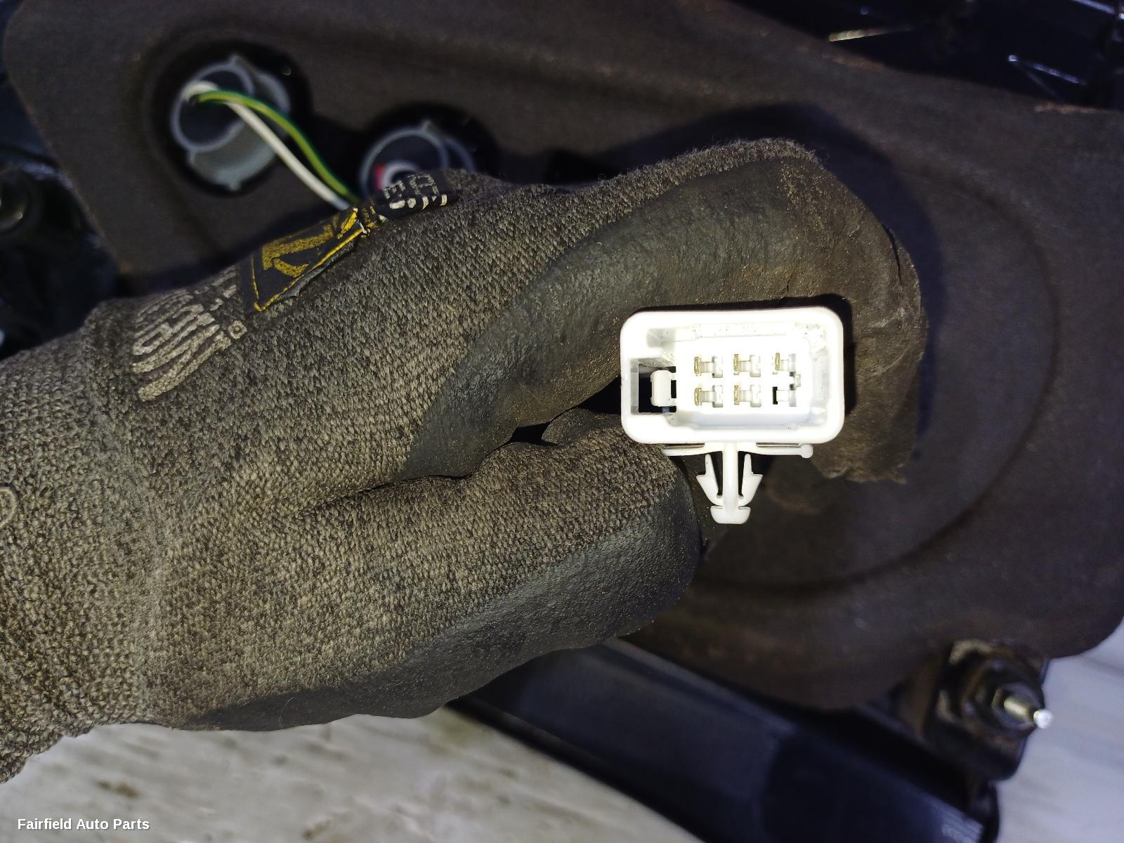 2005-2009 Toyota Prius Left Taillight