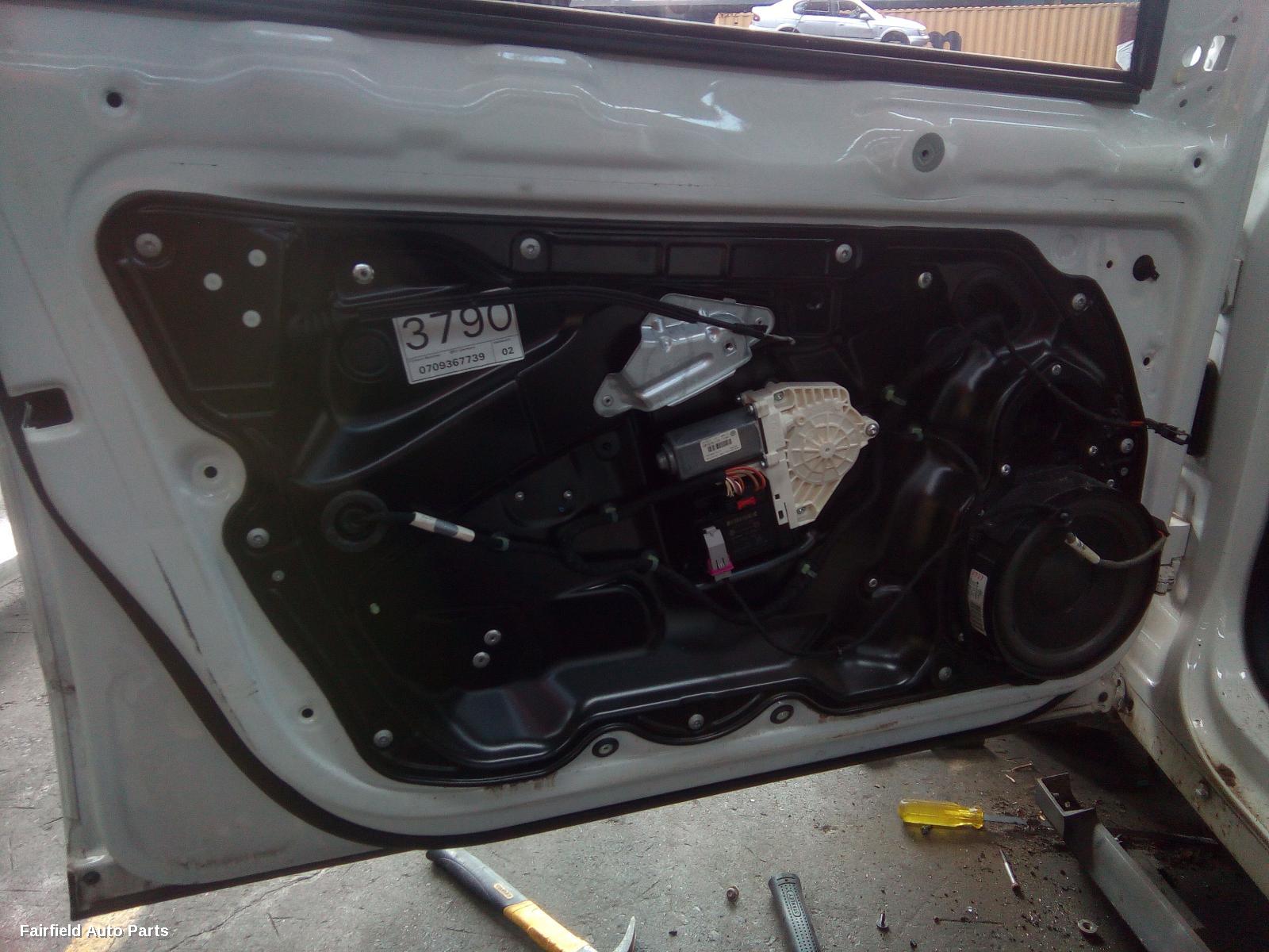 2006-2010 Volkswagen Passat Left Front Door
