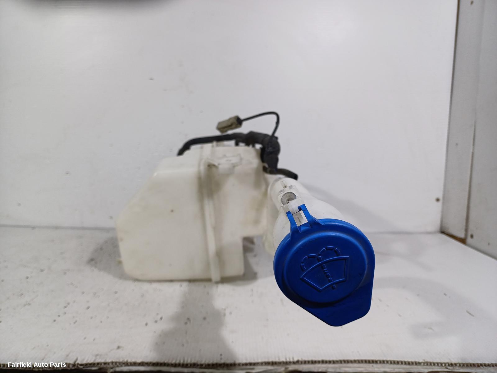2018-2026 Volvo Xc40 Washer Bottle