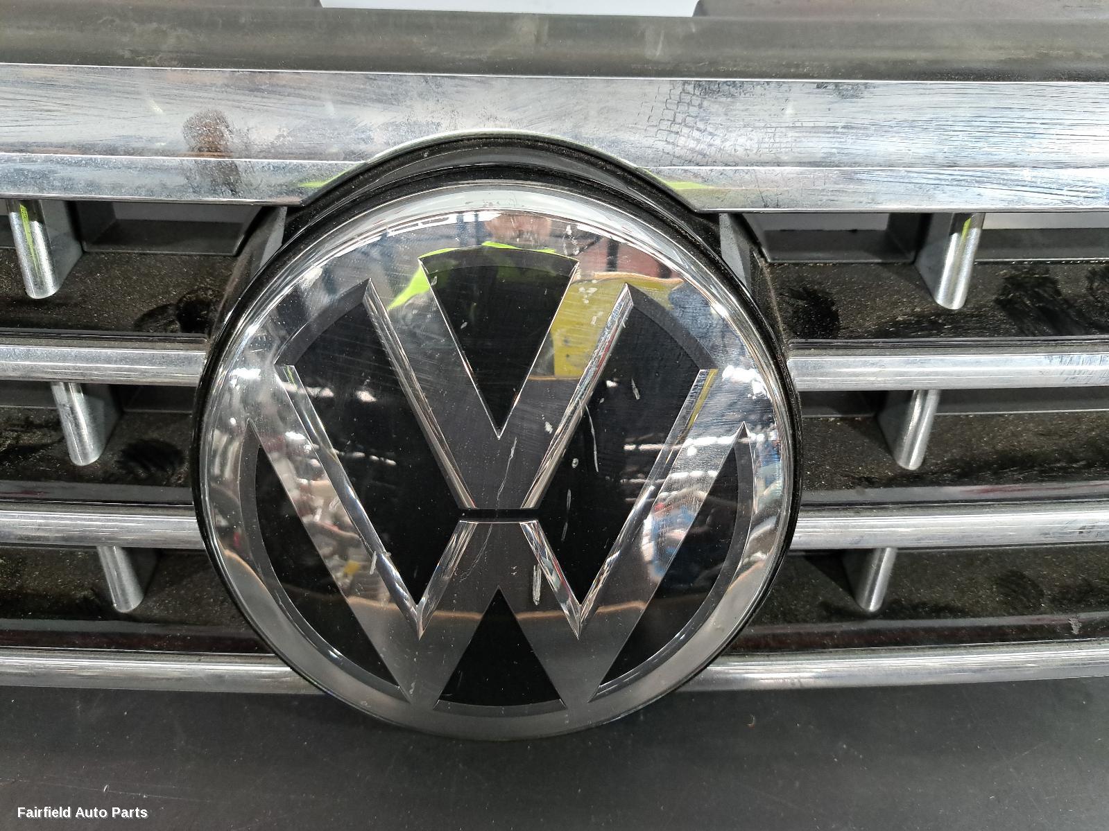 2016-2019 Volkswagen Passat Grille