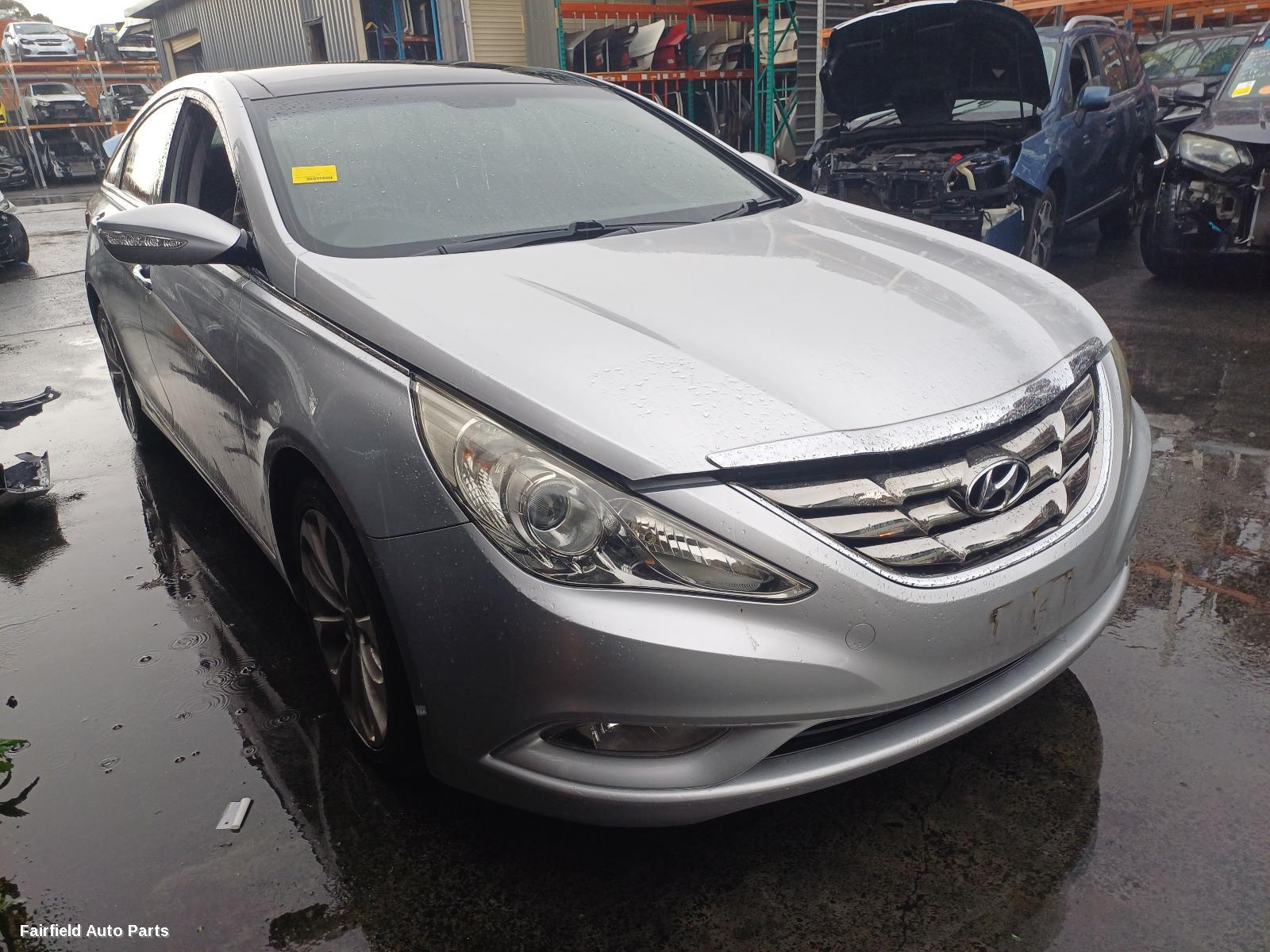 2010-2014 Hyundai I45 Left Rear Door Sliding