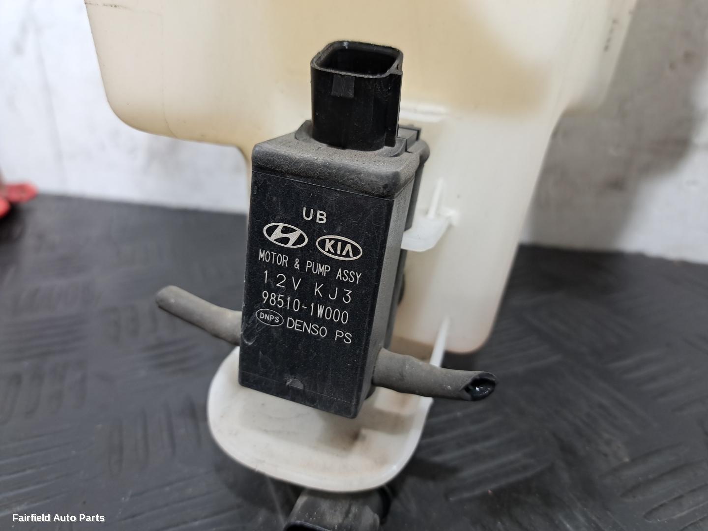 2012-2017 Hyundai I30 Washer Bottle