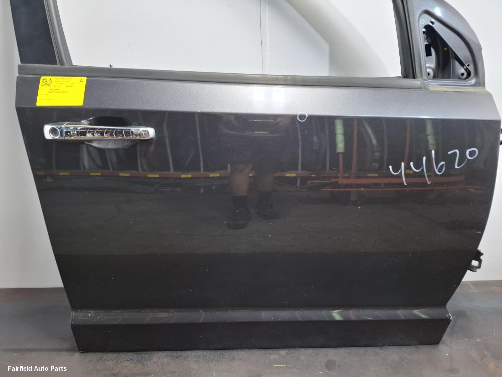 2013-2017 Fiat Freemont Right Front Door
